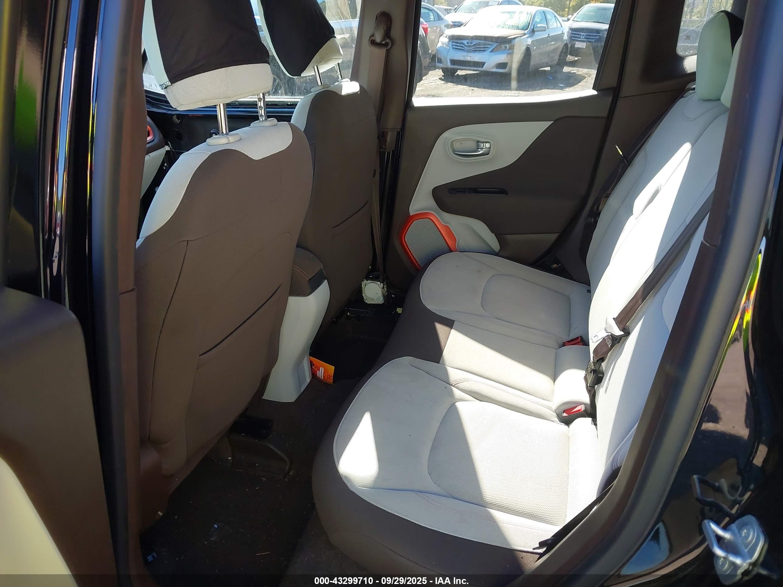 JEEP RENEGADE image 8