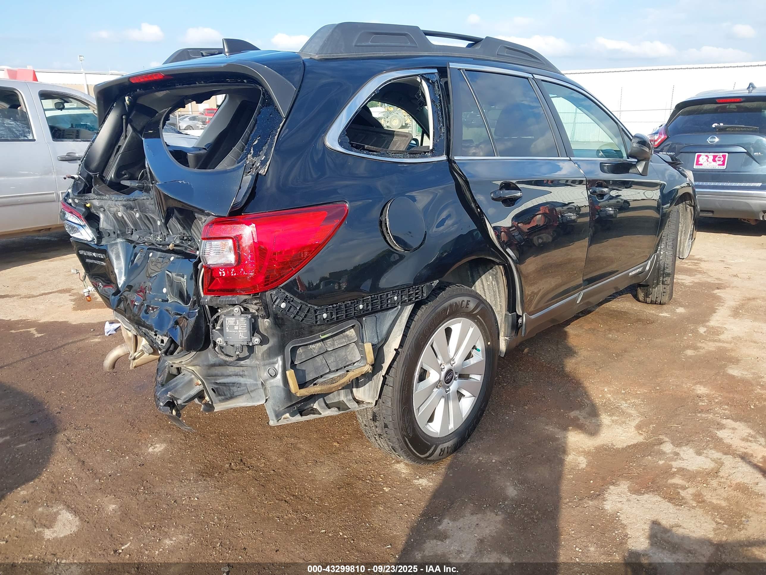 SUBARU OUTBACK image 4