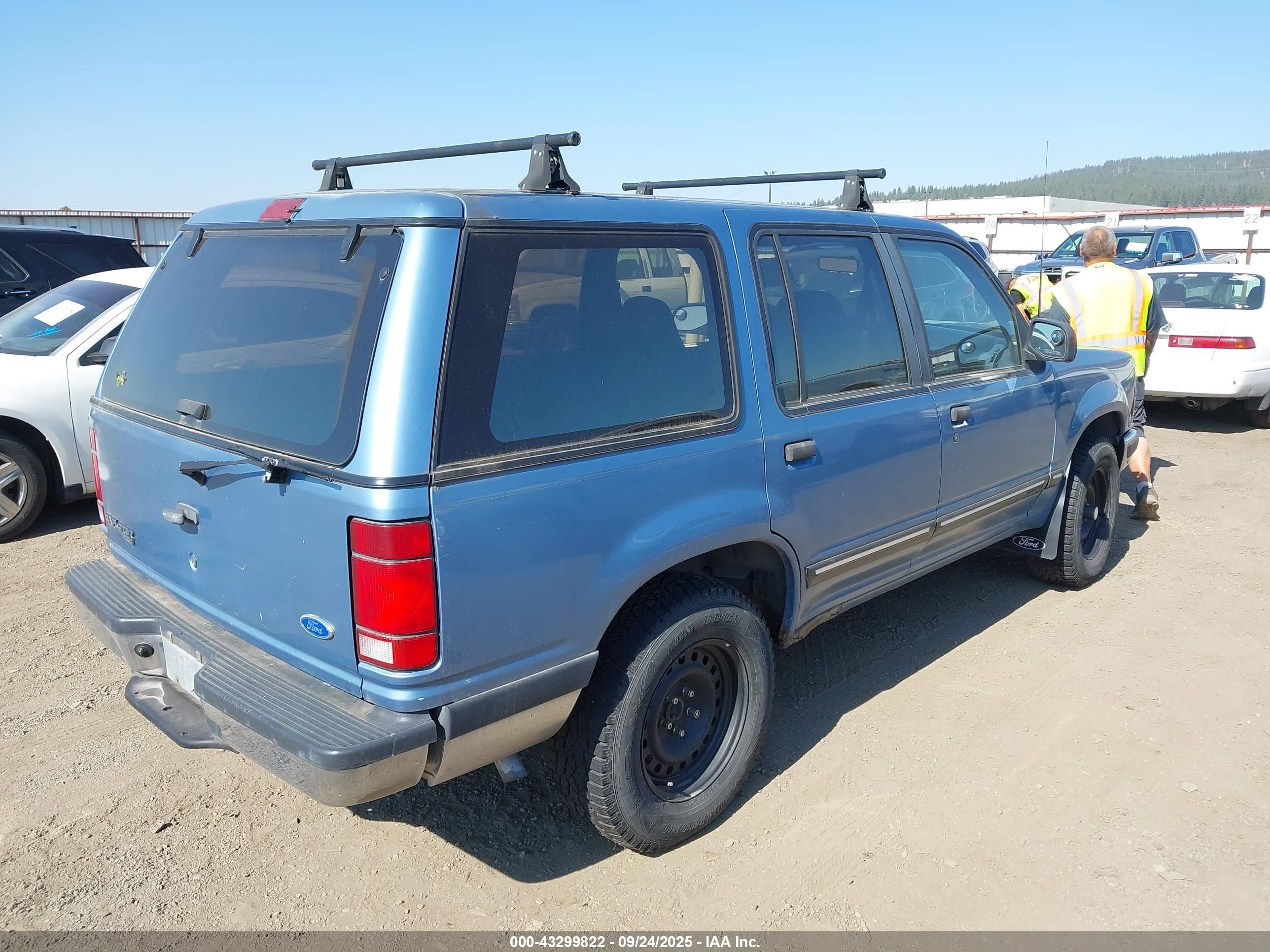 FORD EXPLORER image 4