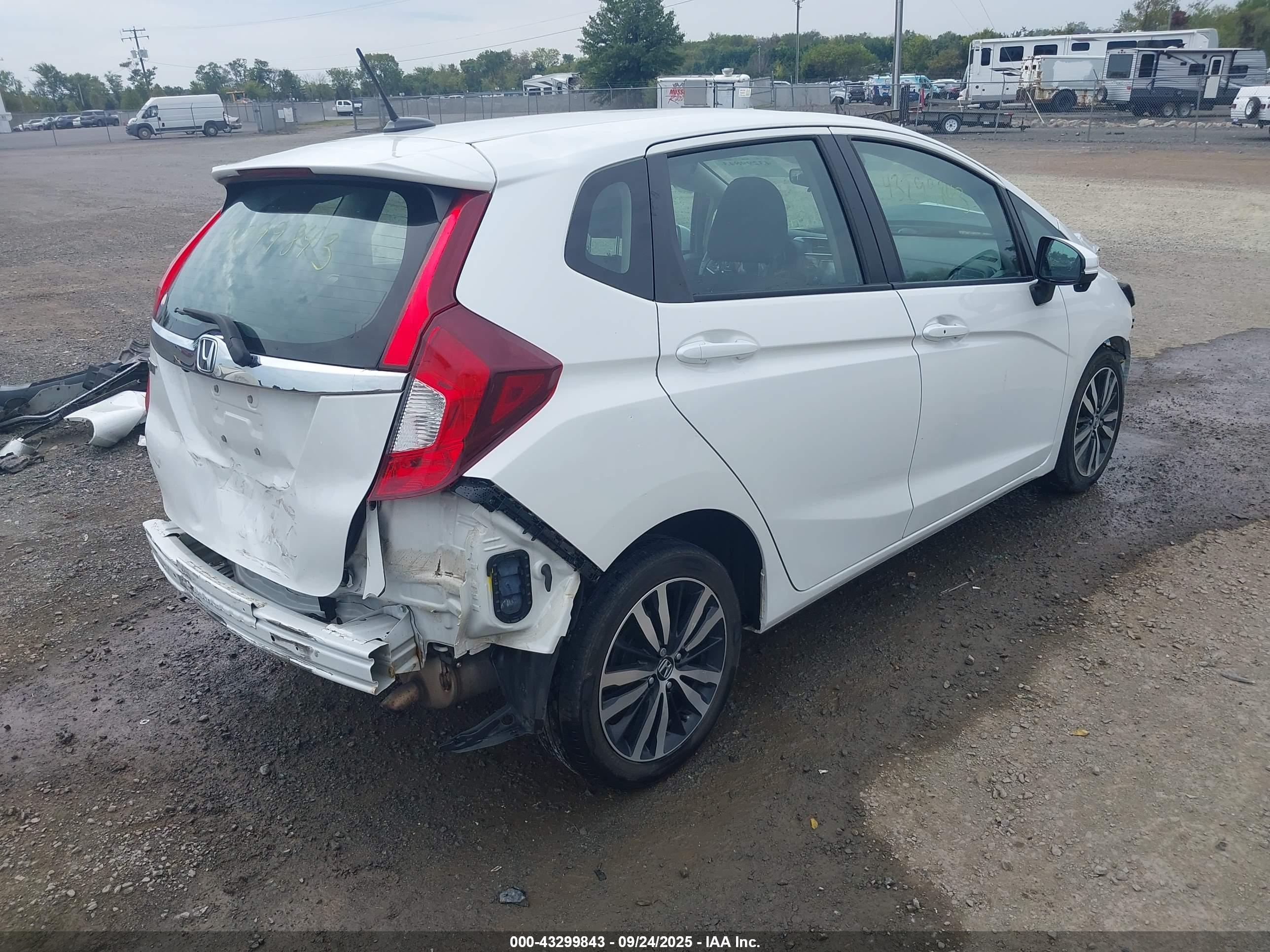 HONDA FIT image 4