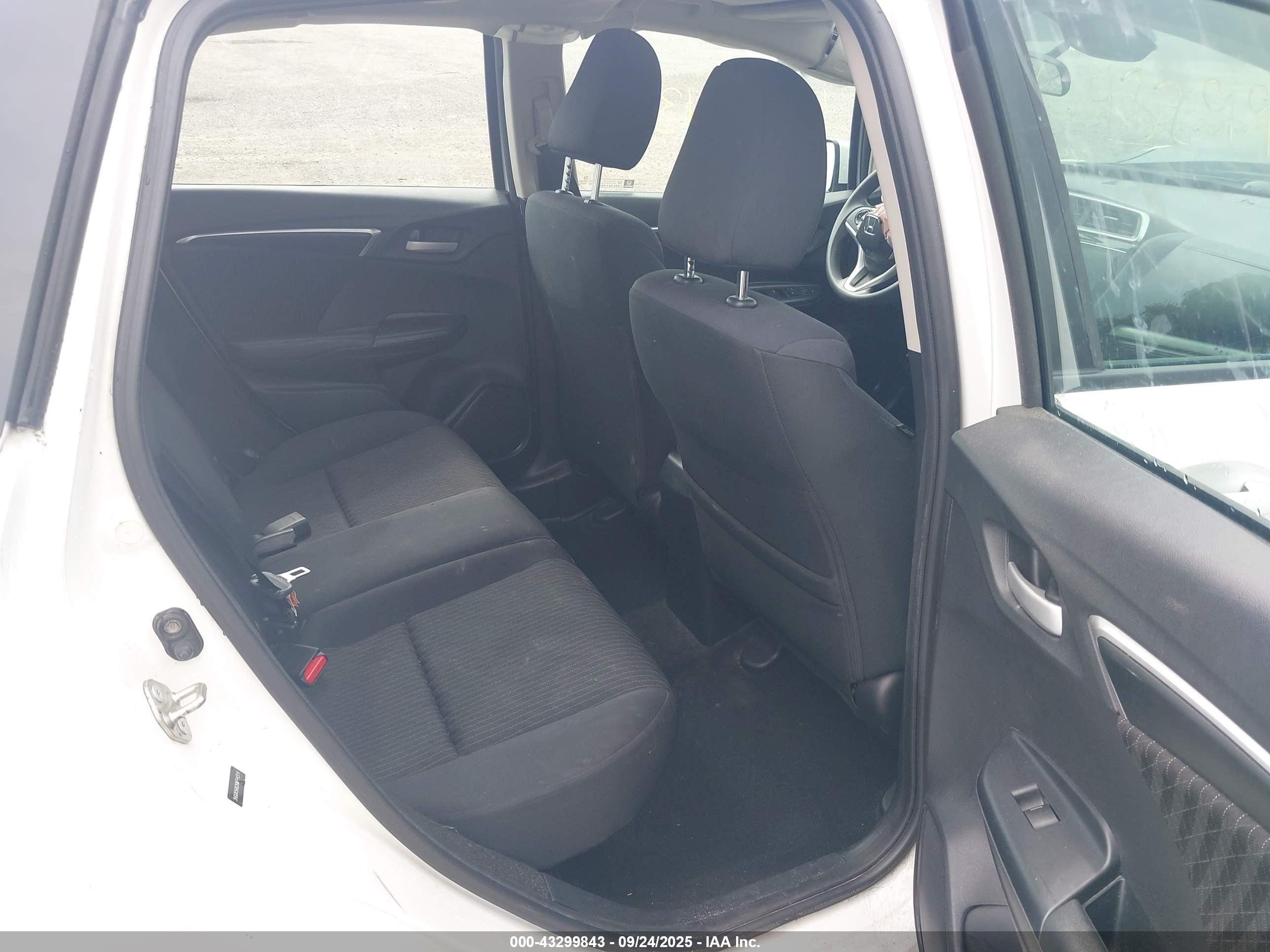 HONDA FIT image 8