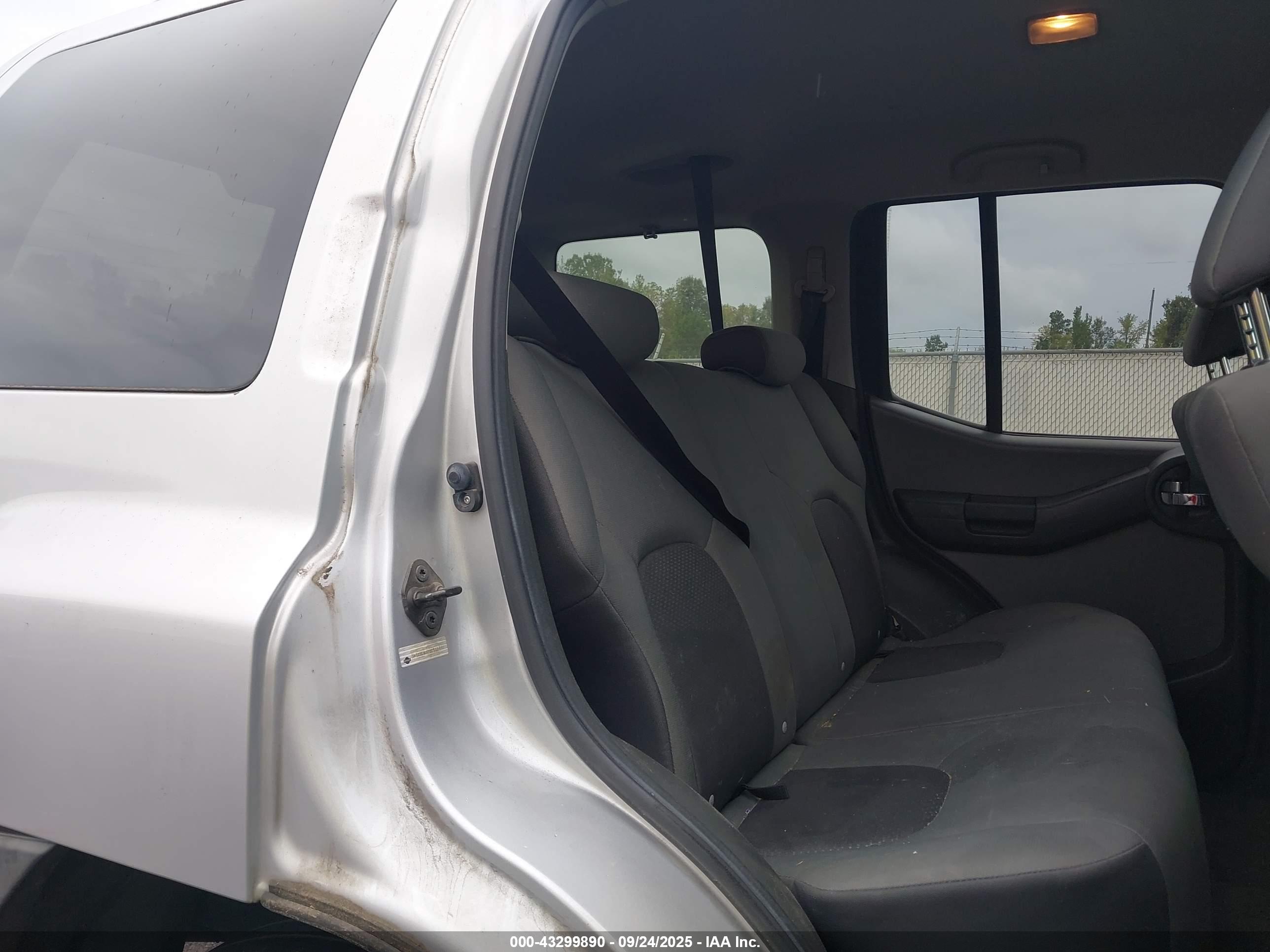 NISSAN XTERRA image 8