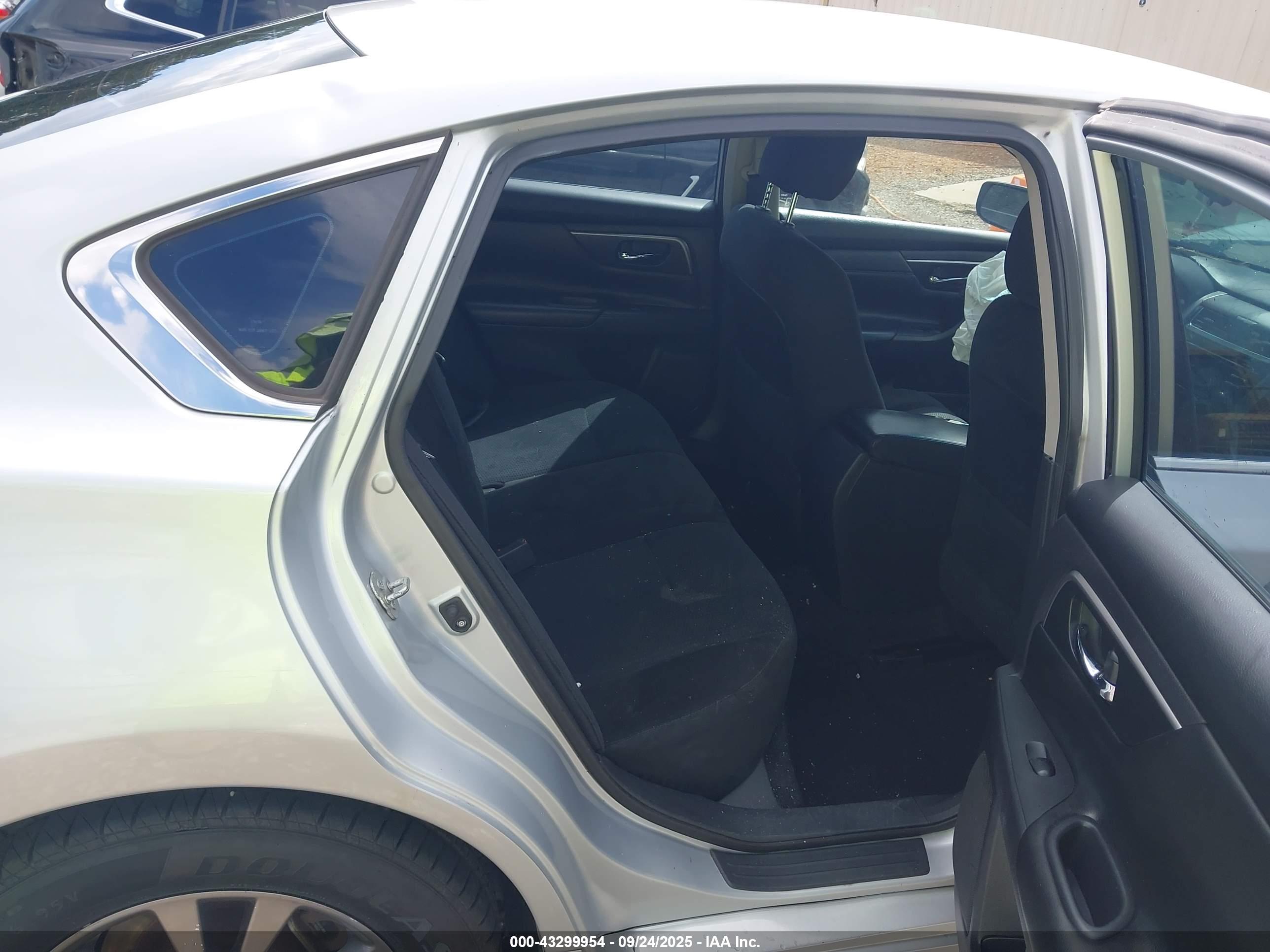 NISSAN ALTIMA image 8