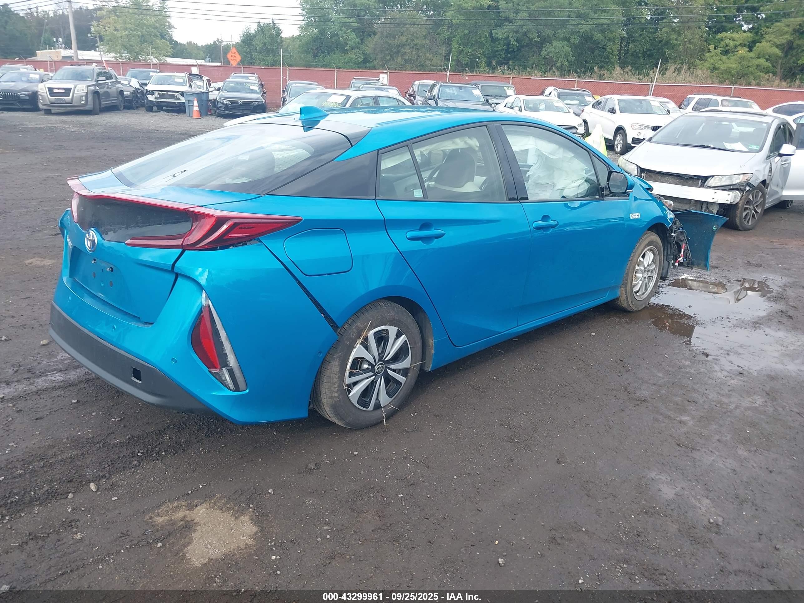 TOYOTA PRIUS image 4