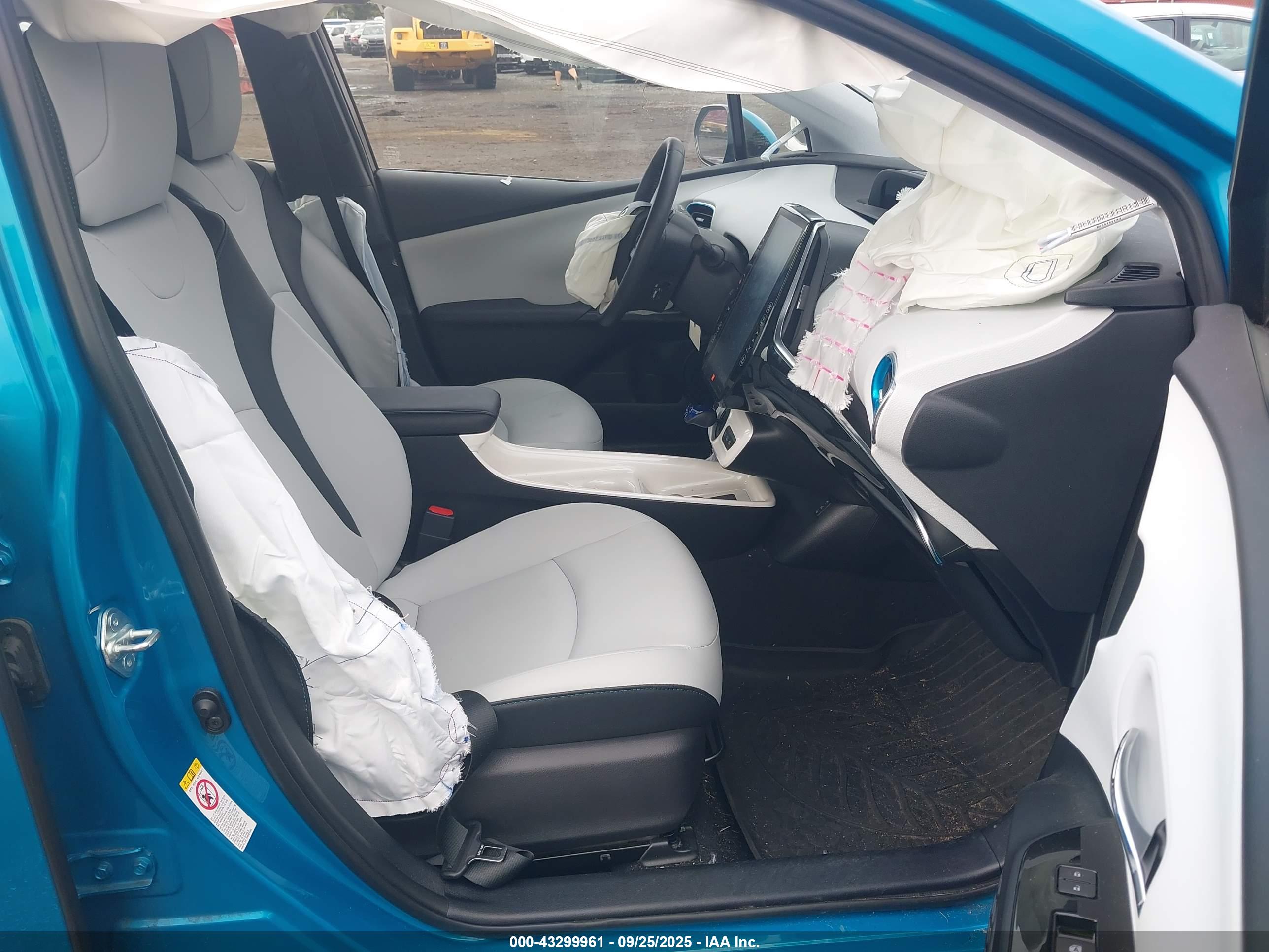 TOYOTA PRIUS image 5