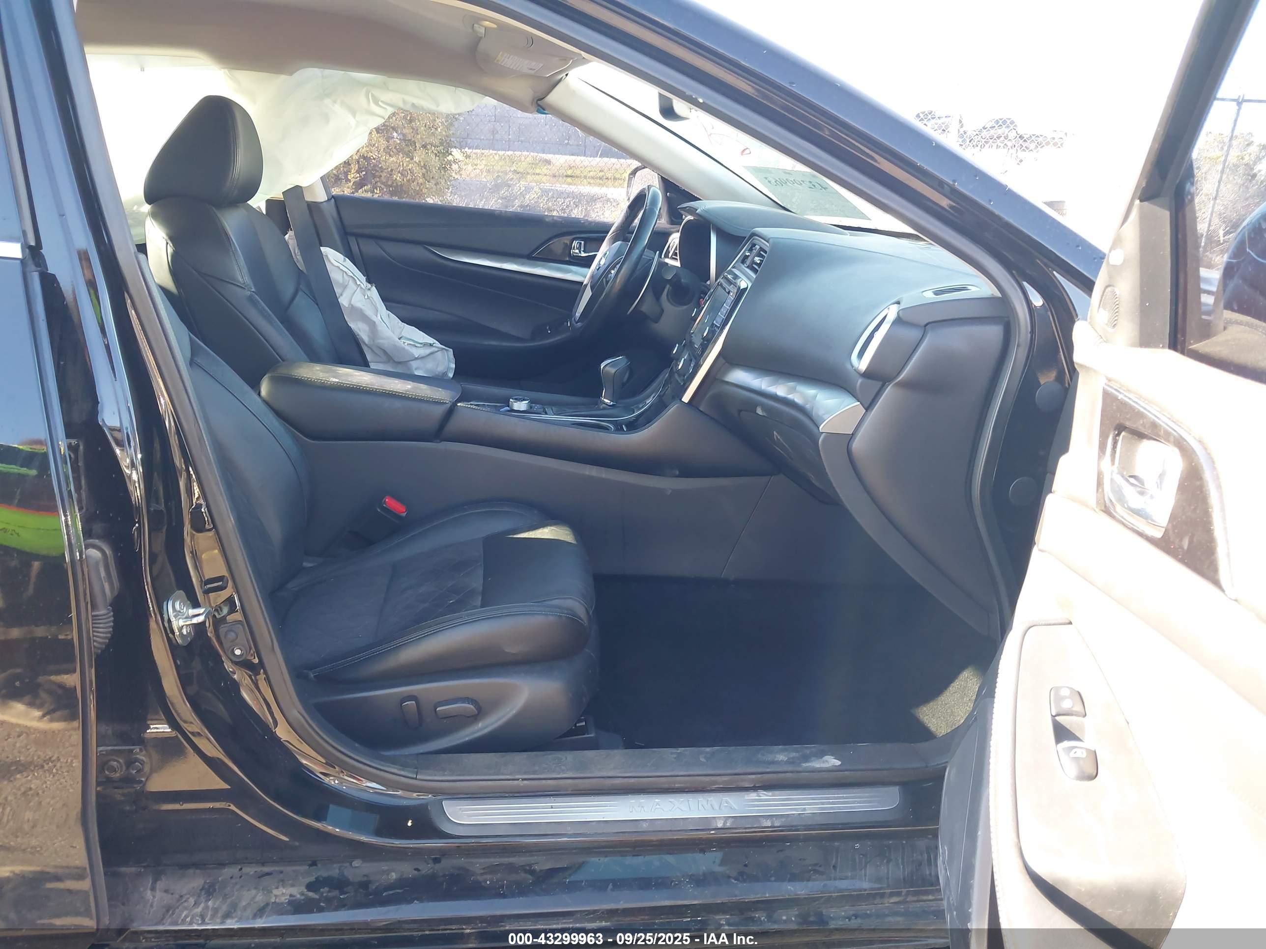 NISSAN MAXIMA image 5