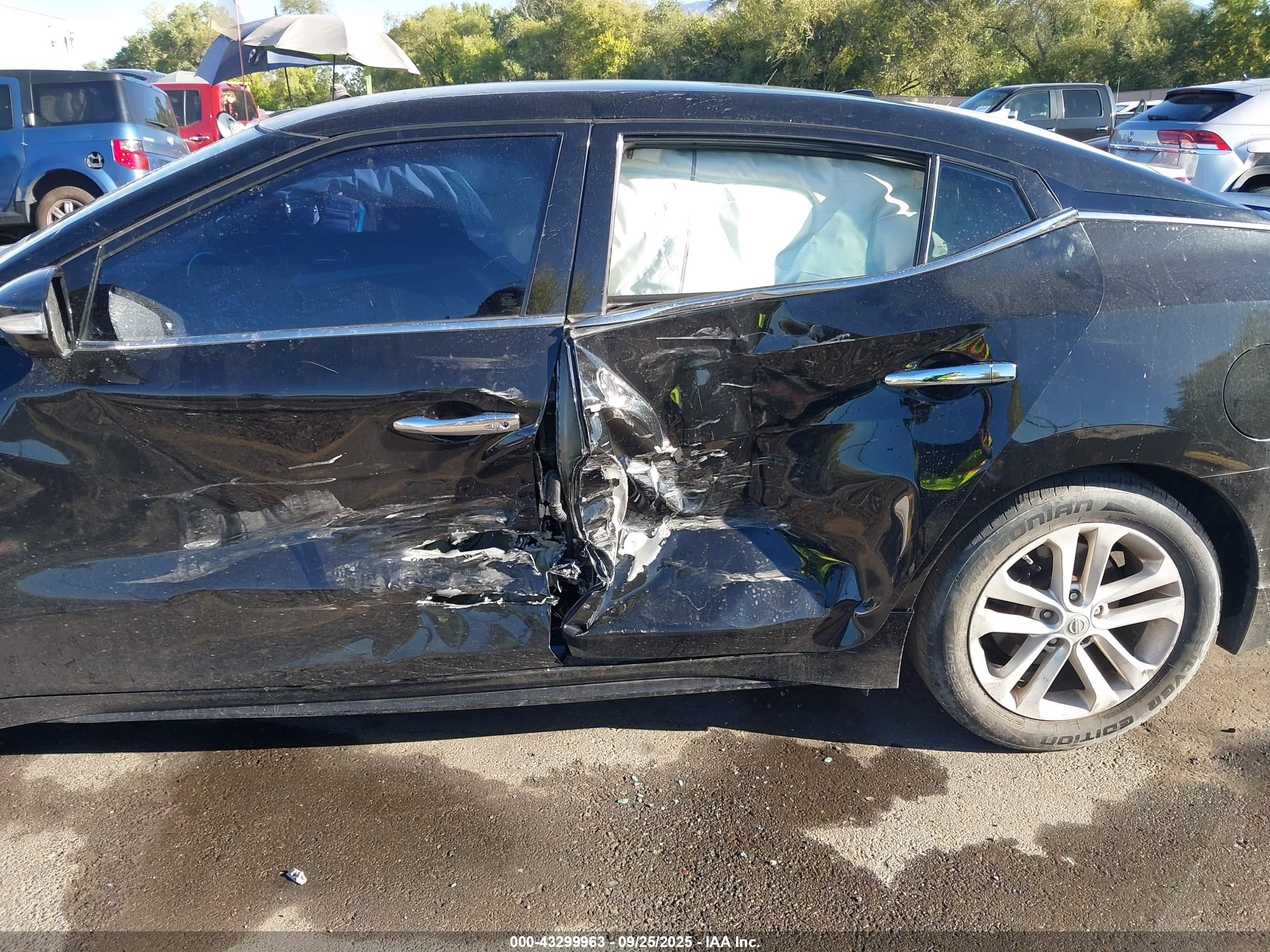 NISSAN MAXIMA image 6