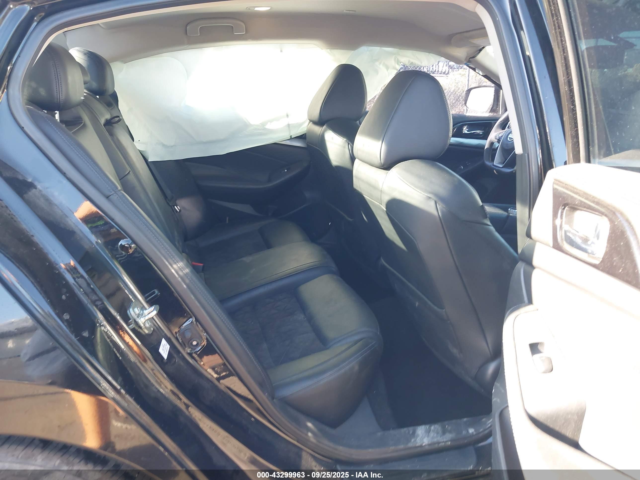 NISSAN MAXIMA image 8