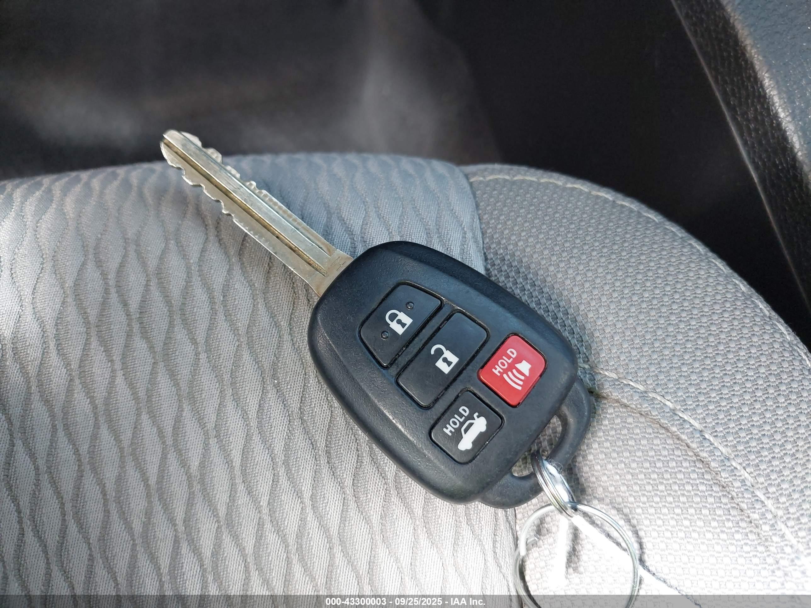 TOYOTA COROLLA image 11