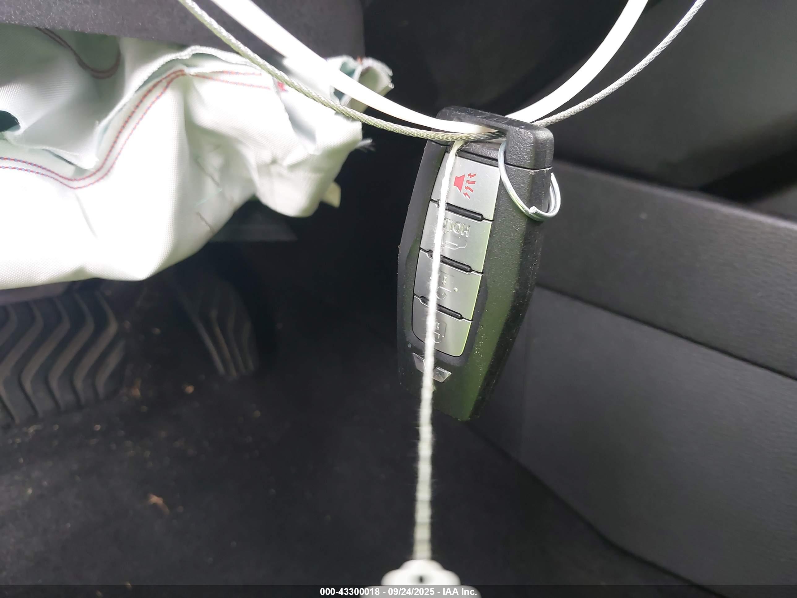 MITSUBISHI OUTLANDER image 11
