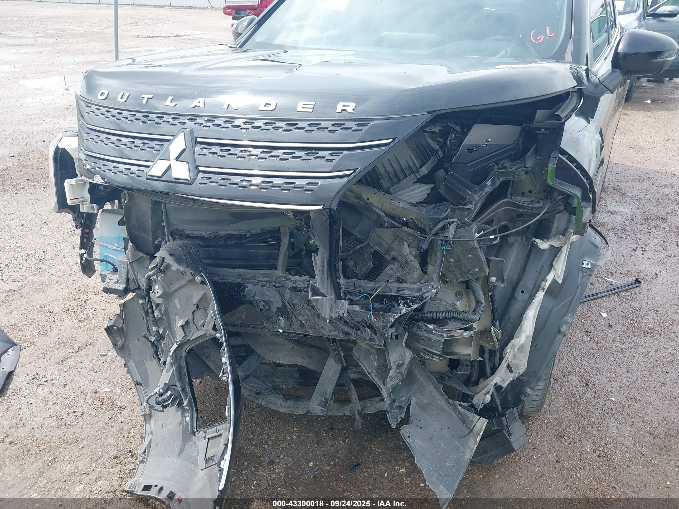 MITSUBISHI OUTLANDER image 6