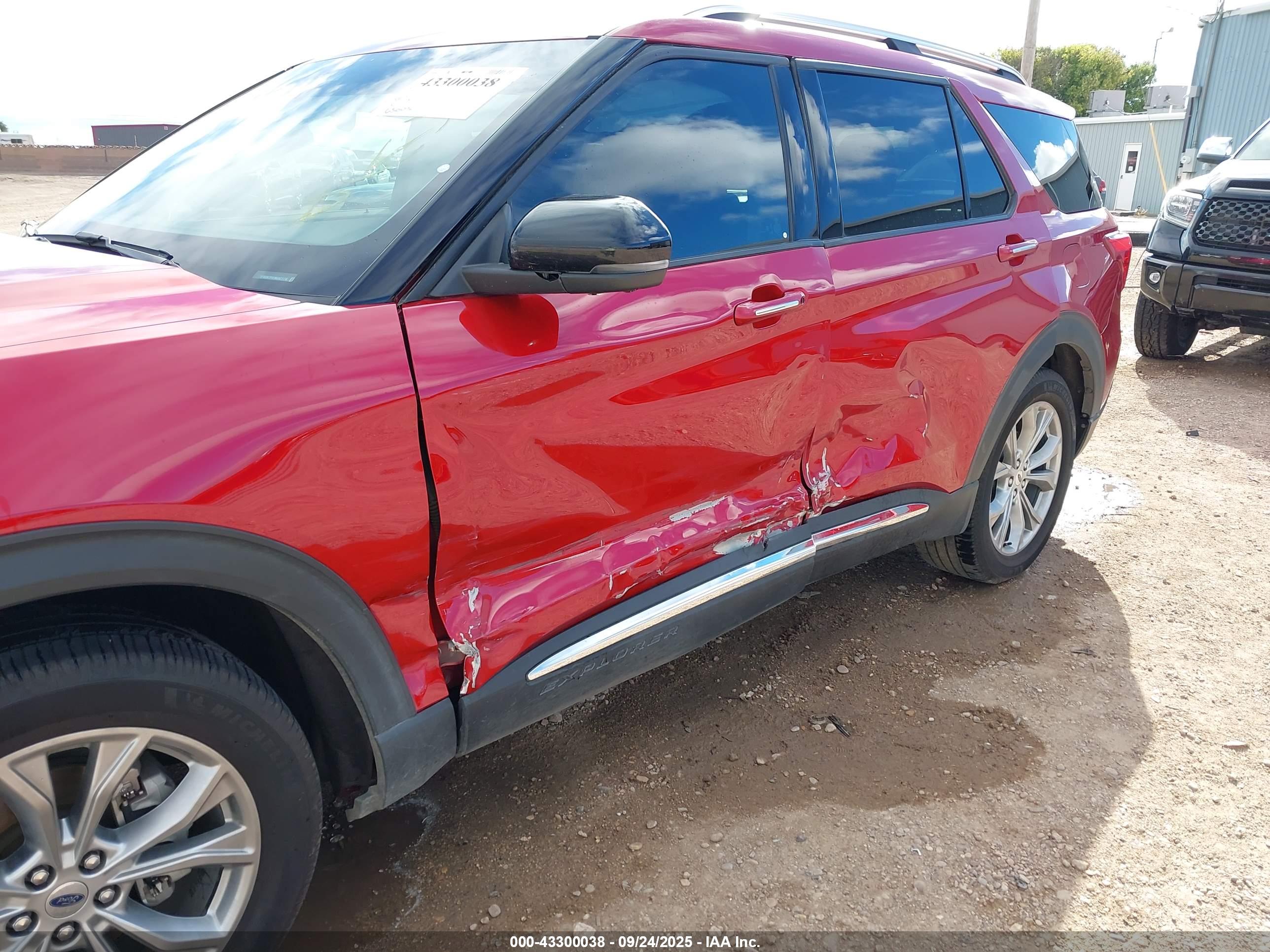 FORD EXPLORER image 6