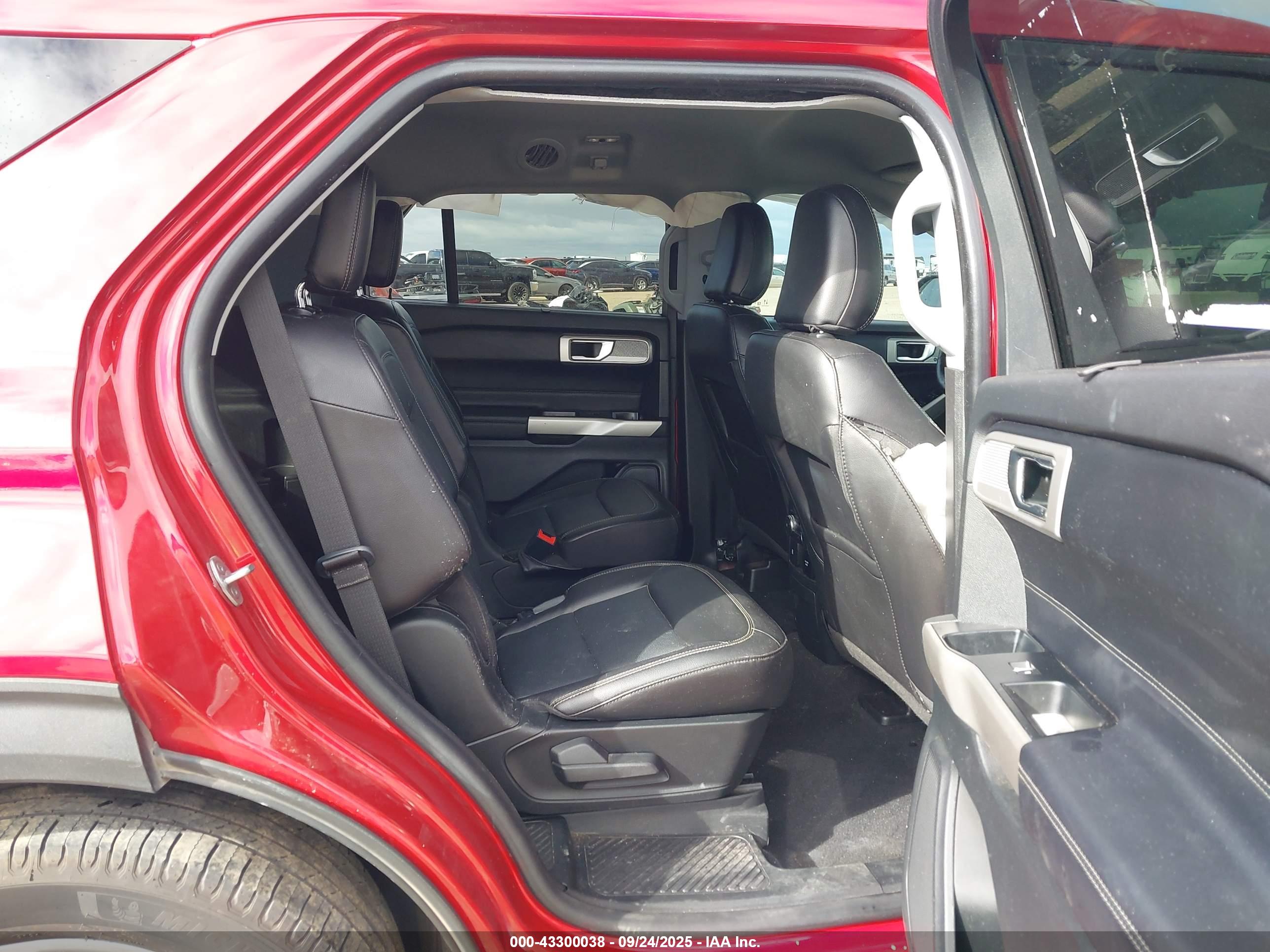 FORD EXPLORER image 8