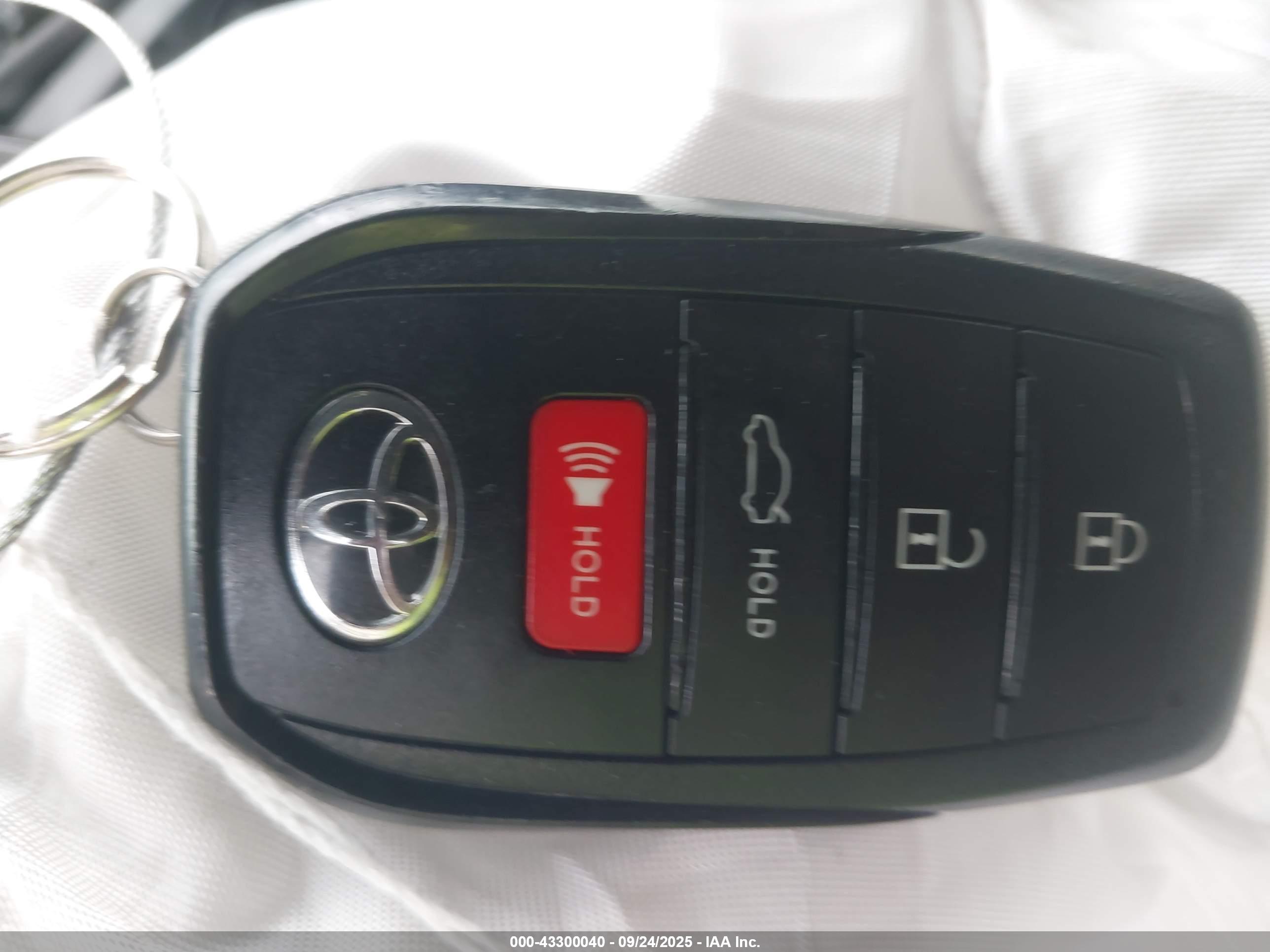 TOYOTA COROLLA image 11