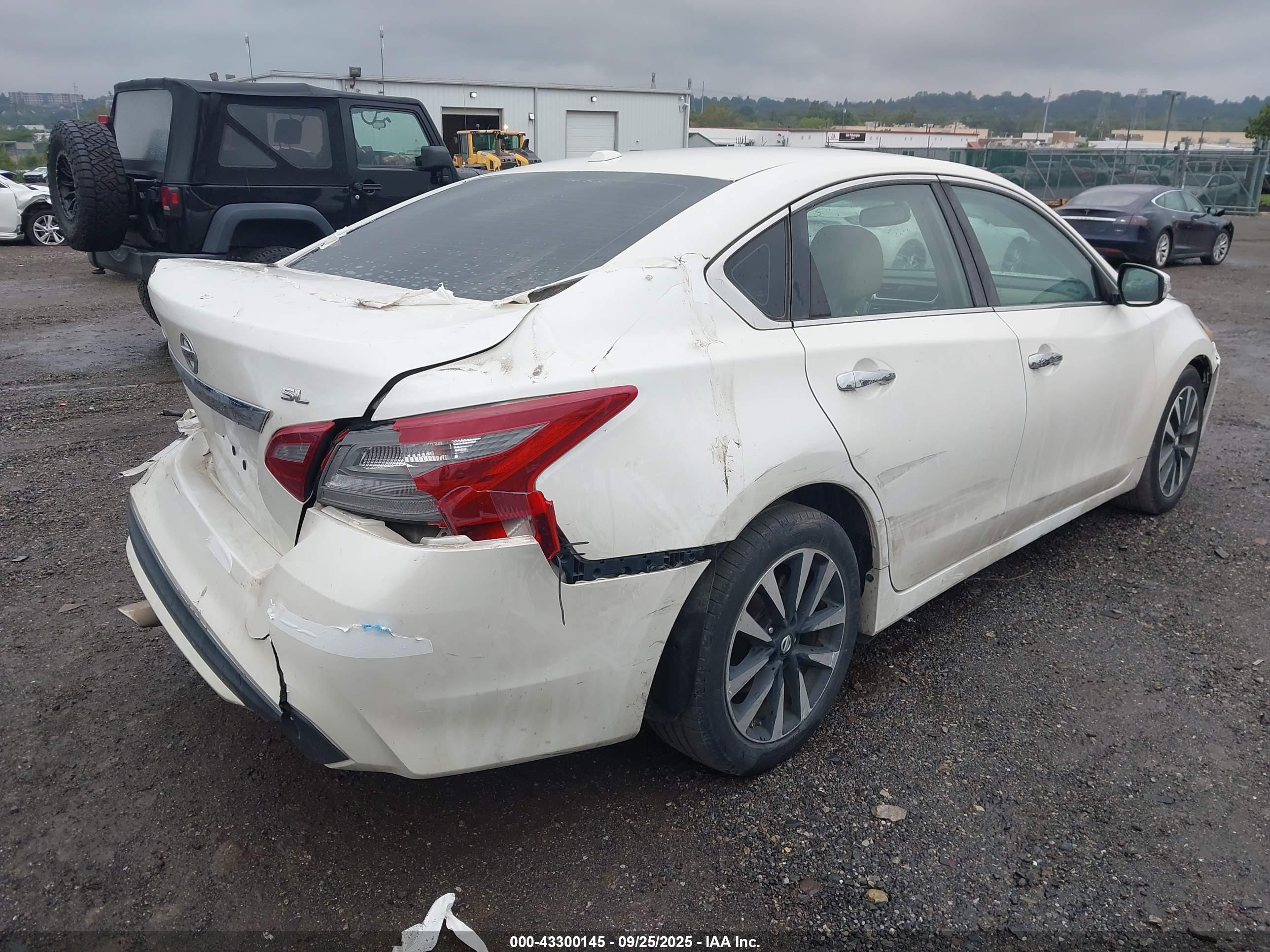 NISSAN ALTIMA image 4