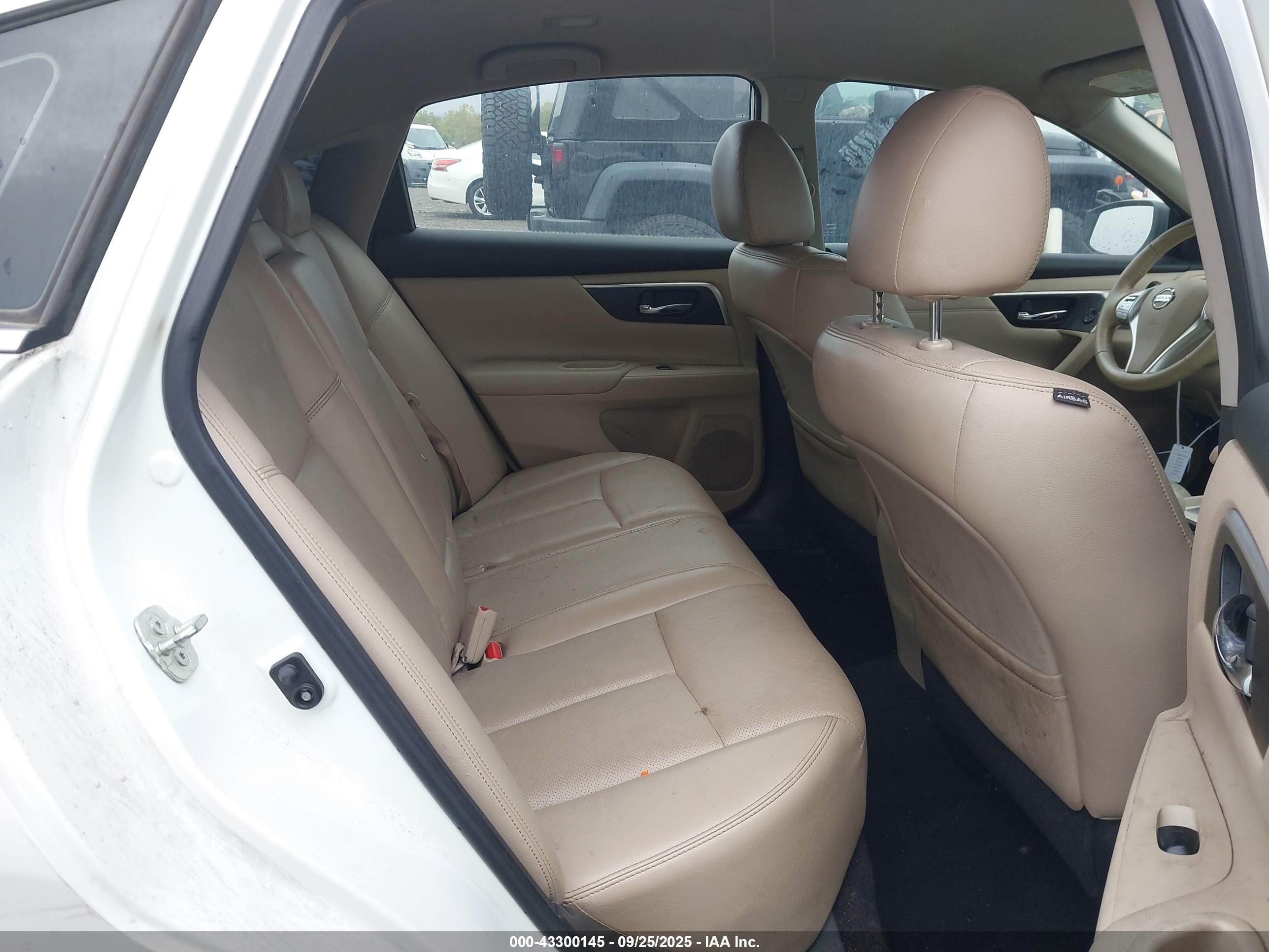 NISSAN ALTIMA image 8
