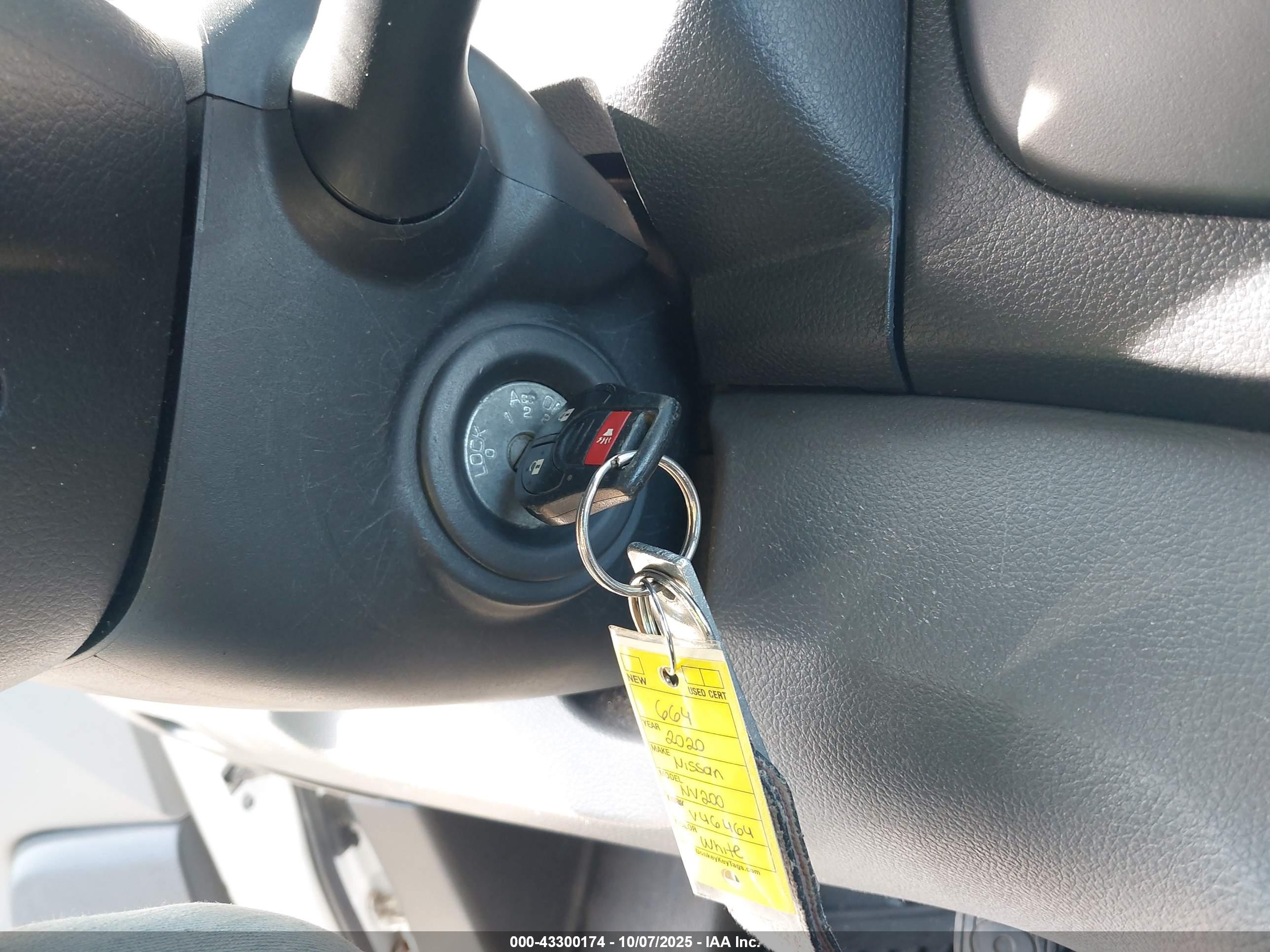 NISSAN NV200 image 11
