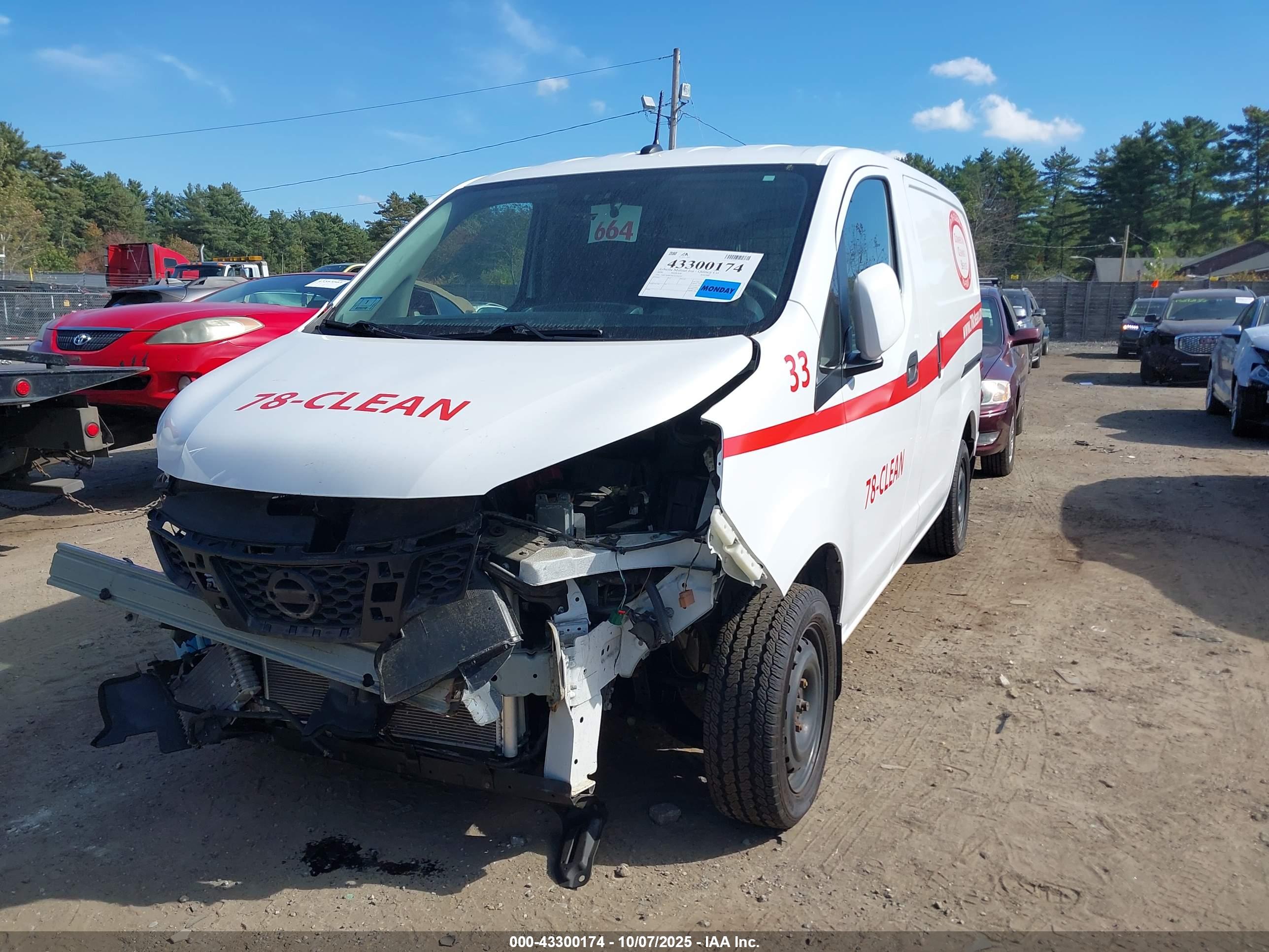 NISSAN NV200 image 2