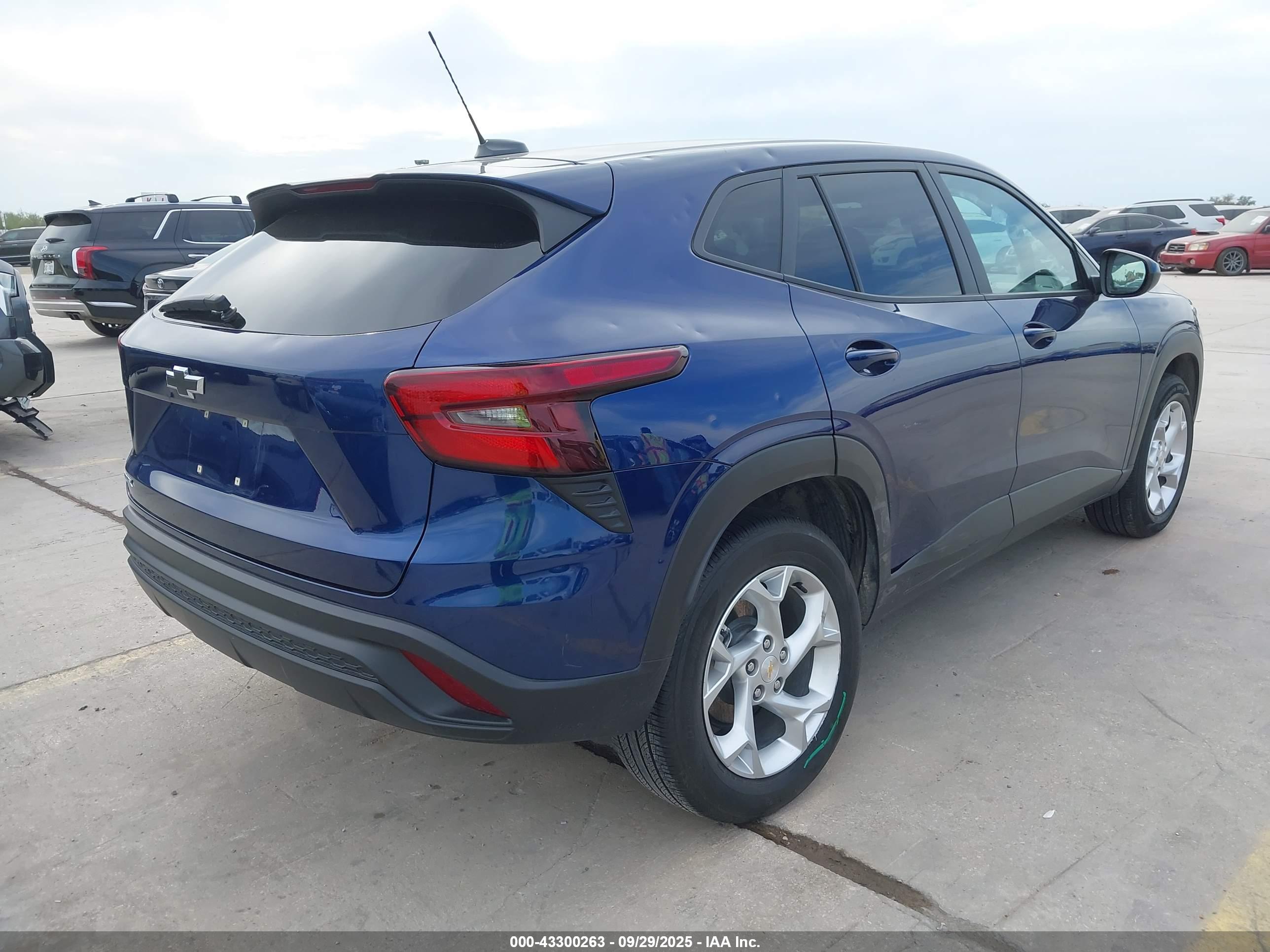 CHEVROLET TRAX image 4