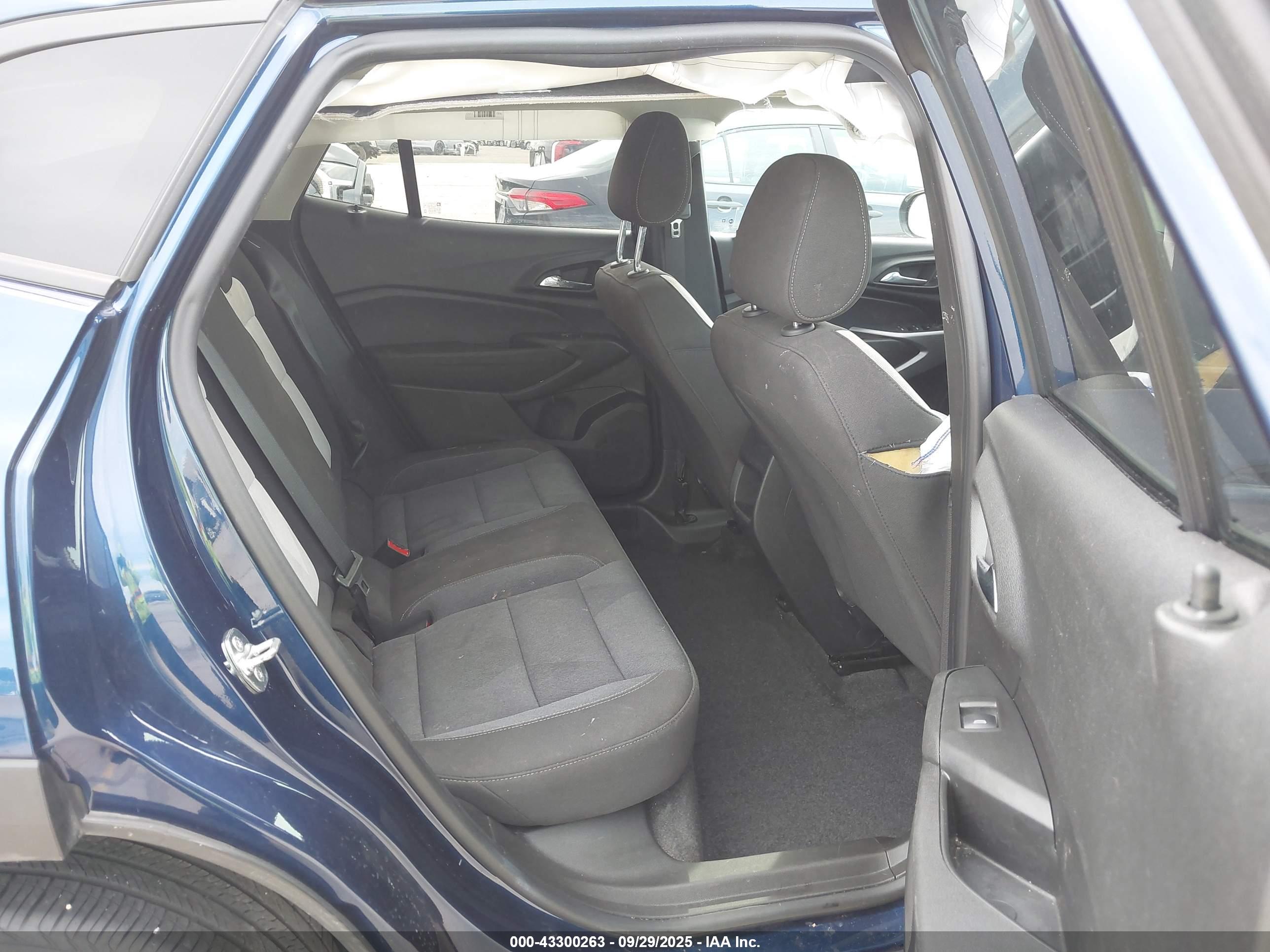 CHEVROLET TRAX image 8