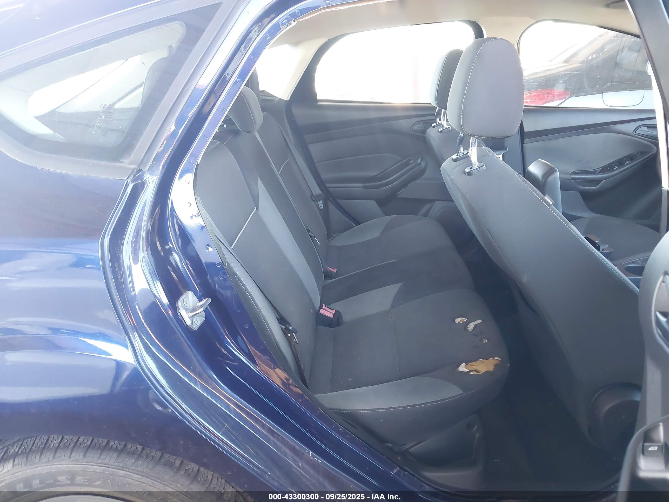 FORD FOCUS image 8