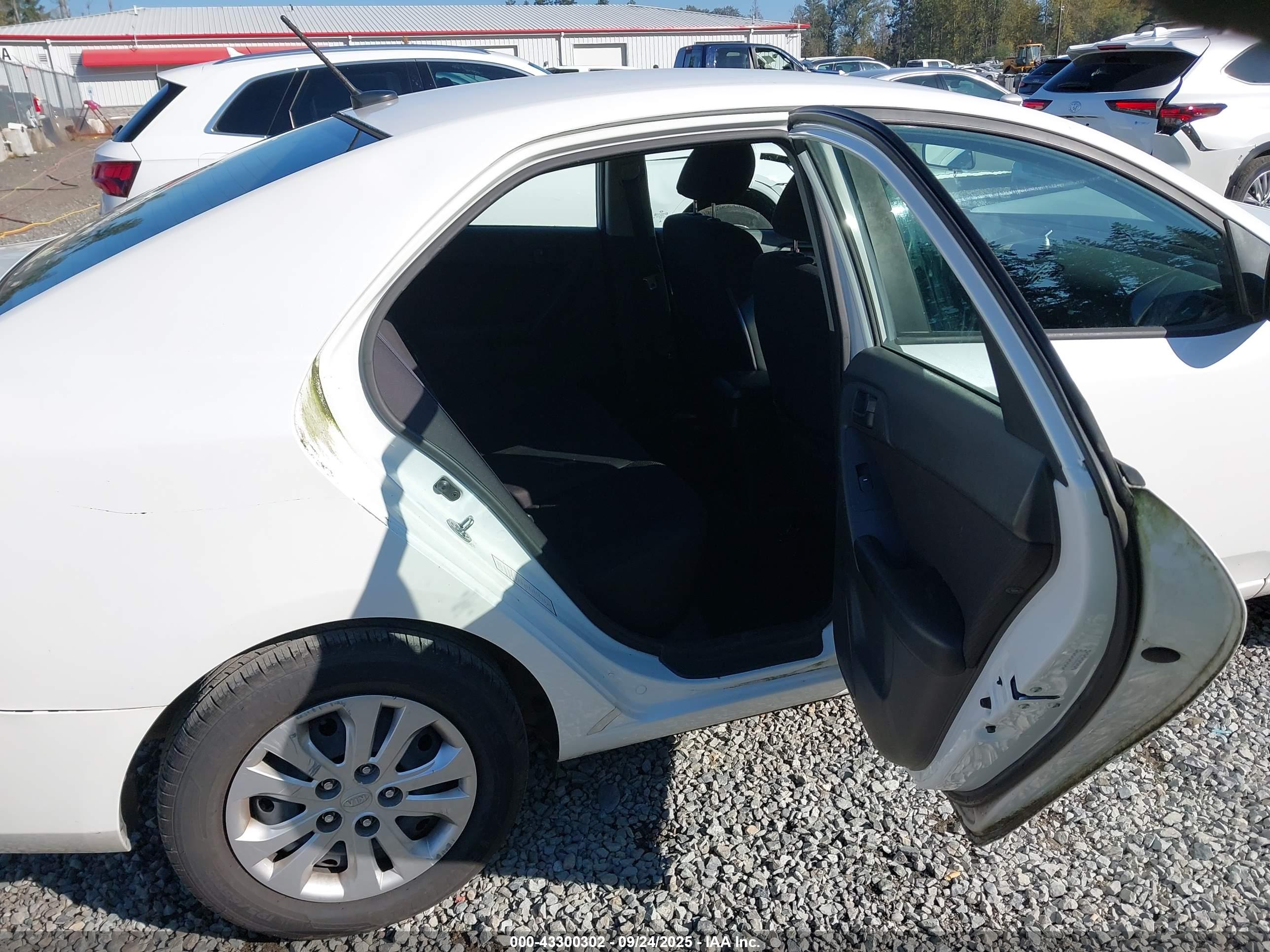 KIA FORTE image 8
