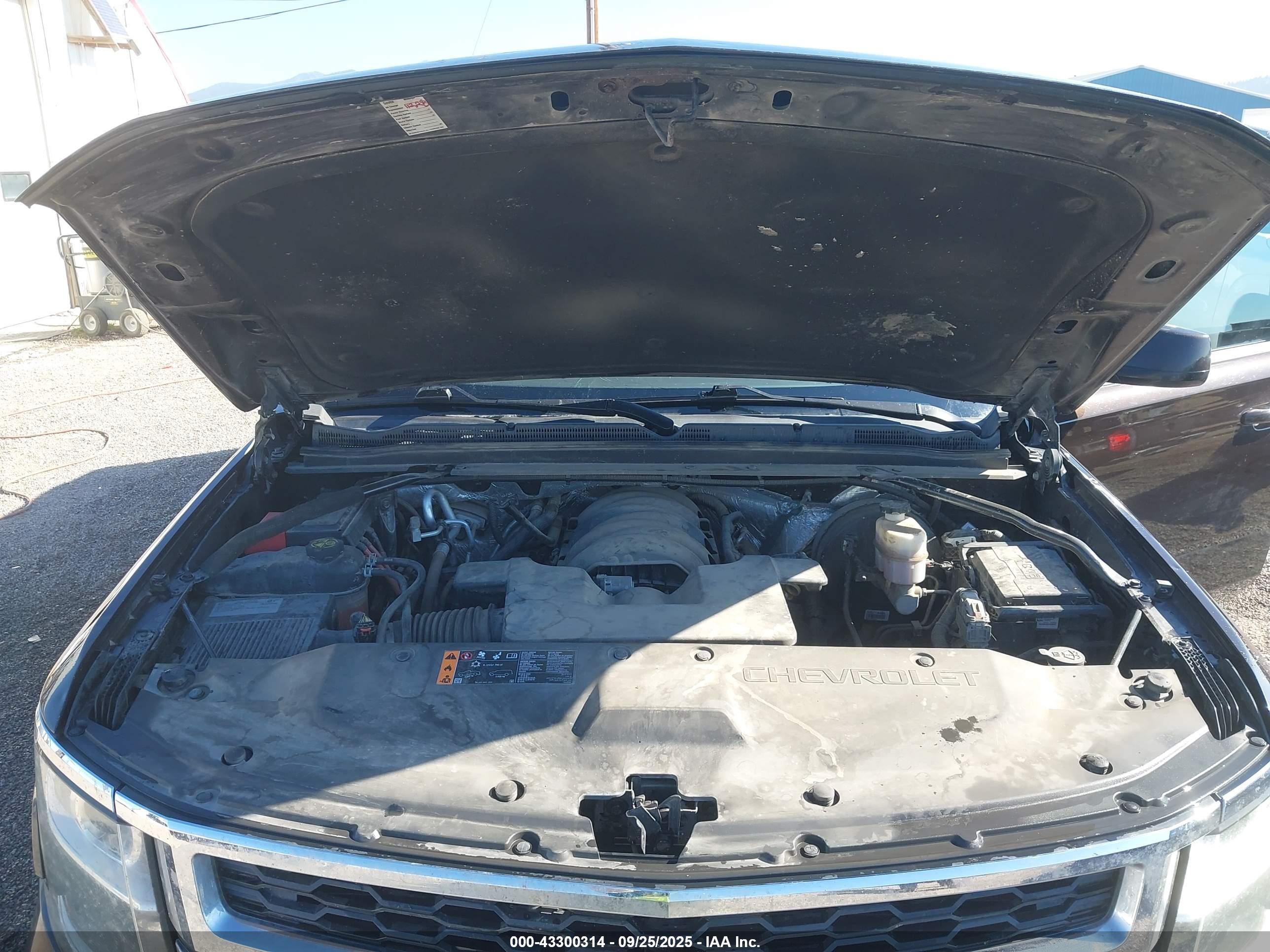 CHEVROLET SUBURBAN image 10