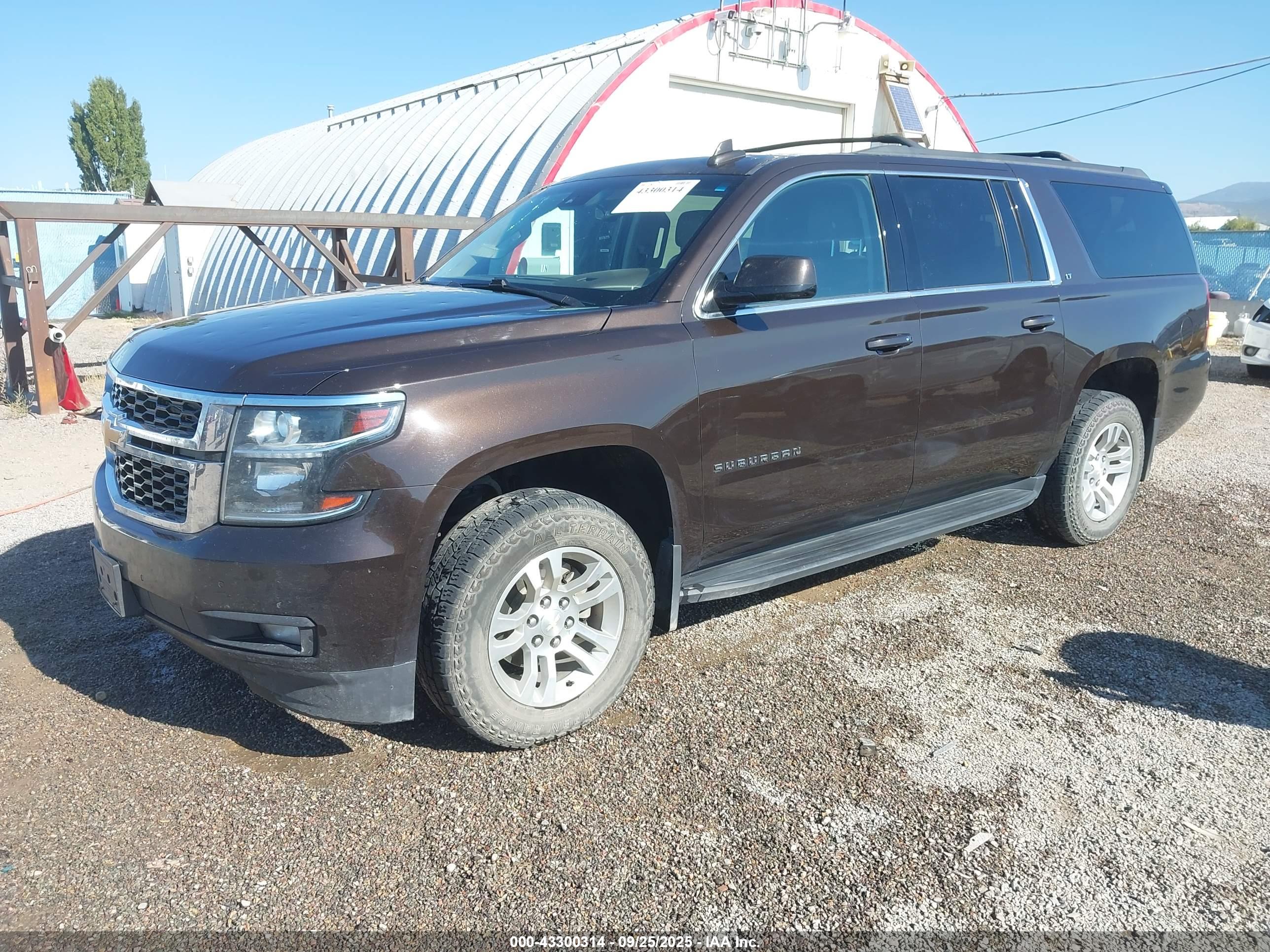 CHEVROLET SUBURBAN image 2