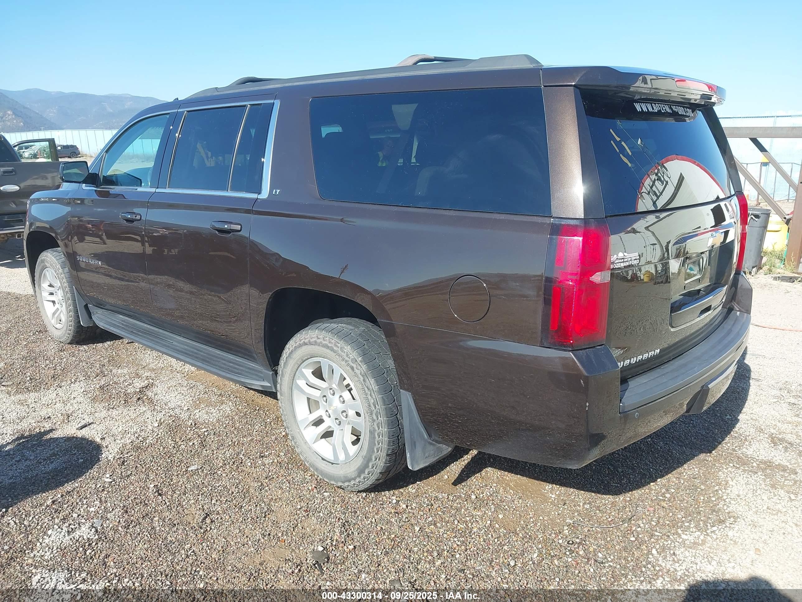 CHEVROLET SUBURBAN image 3