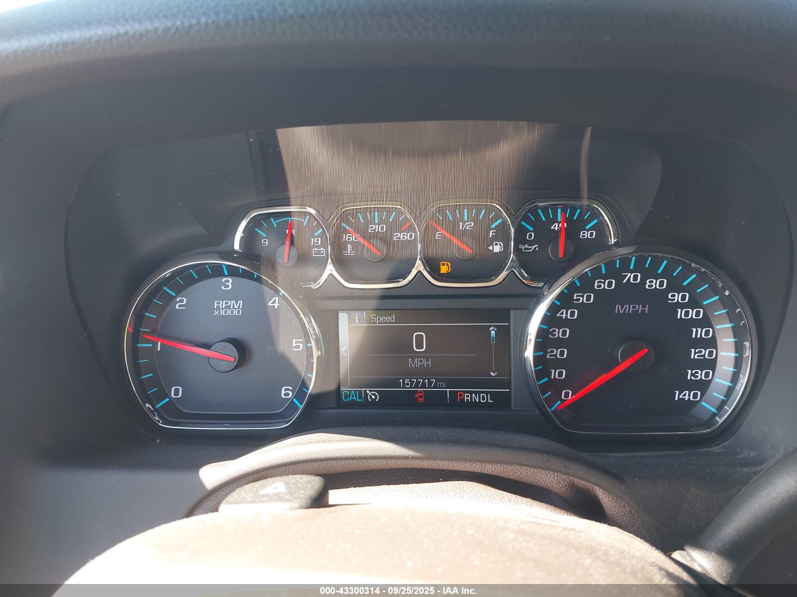 CHEVROLET SUBURBAN image 7