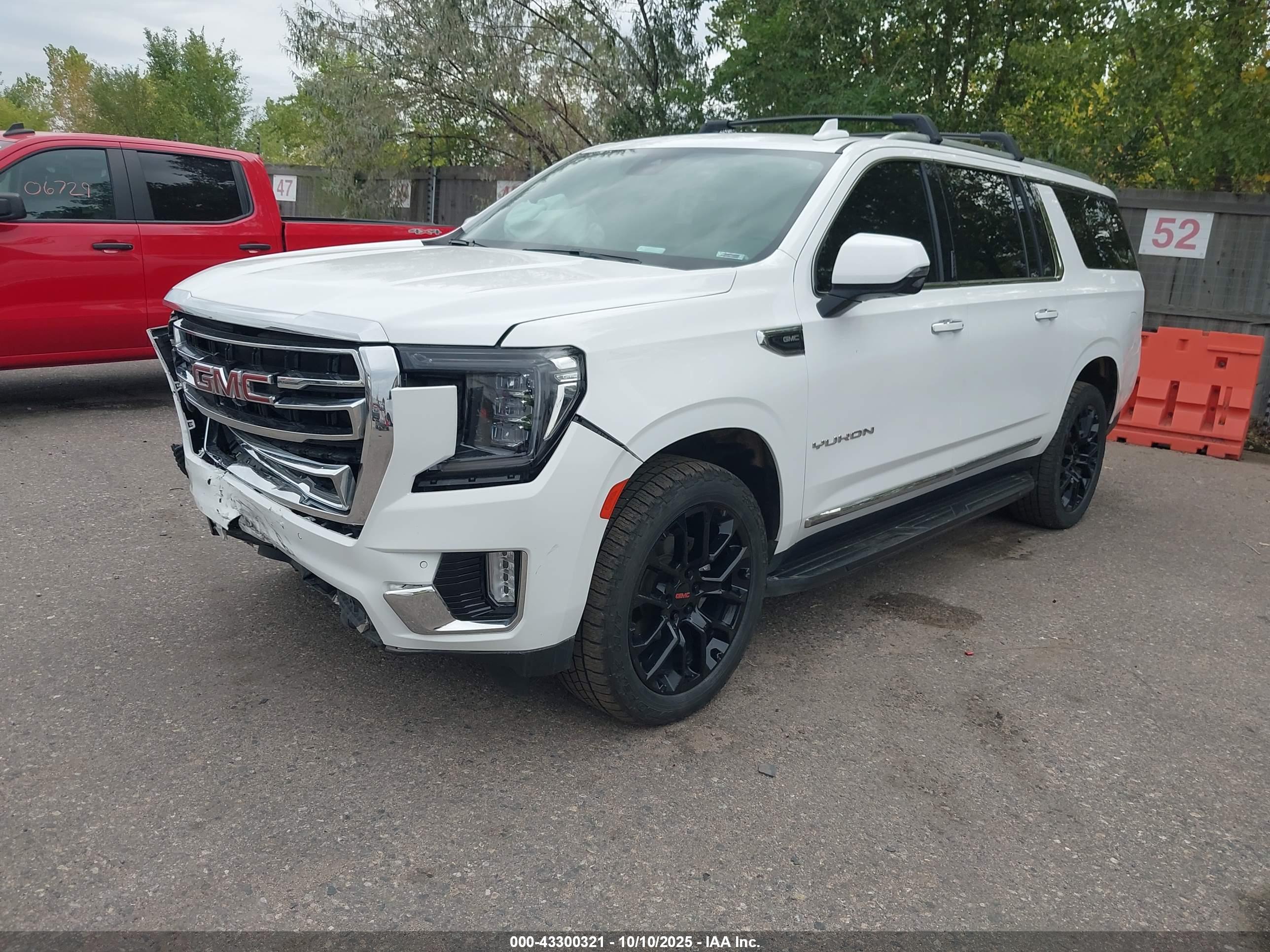 GMC YUKON image 2