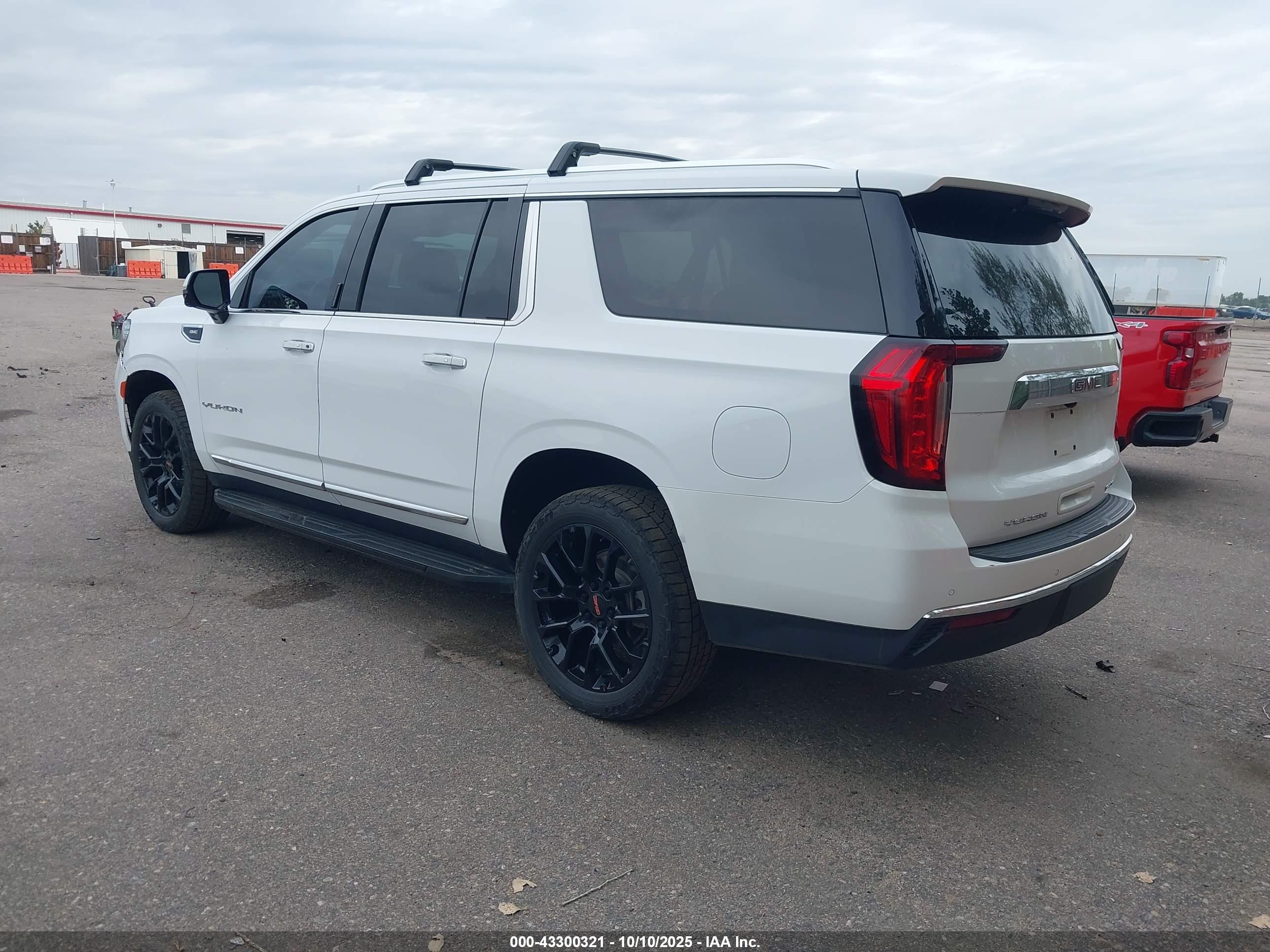 GMC YUKON image 3