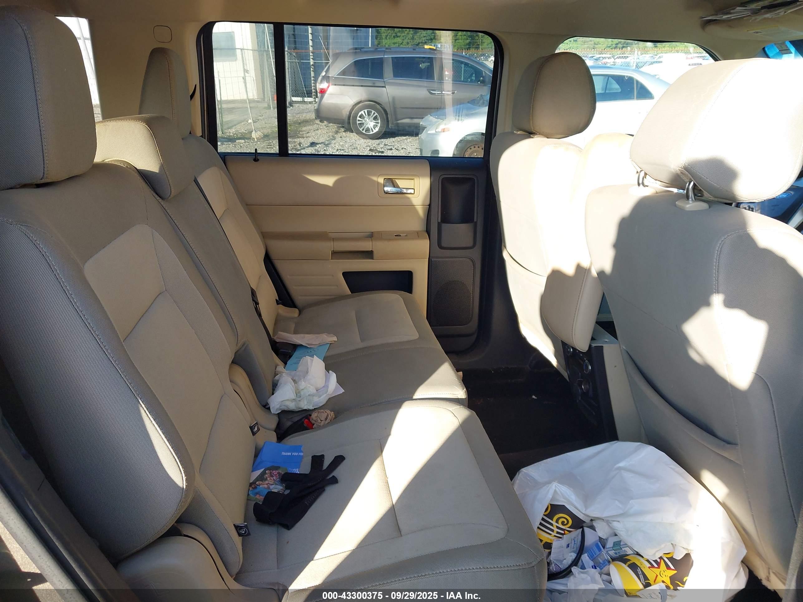 FORD FLEX image 8