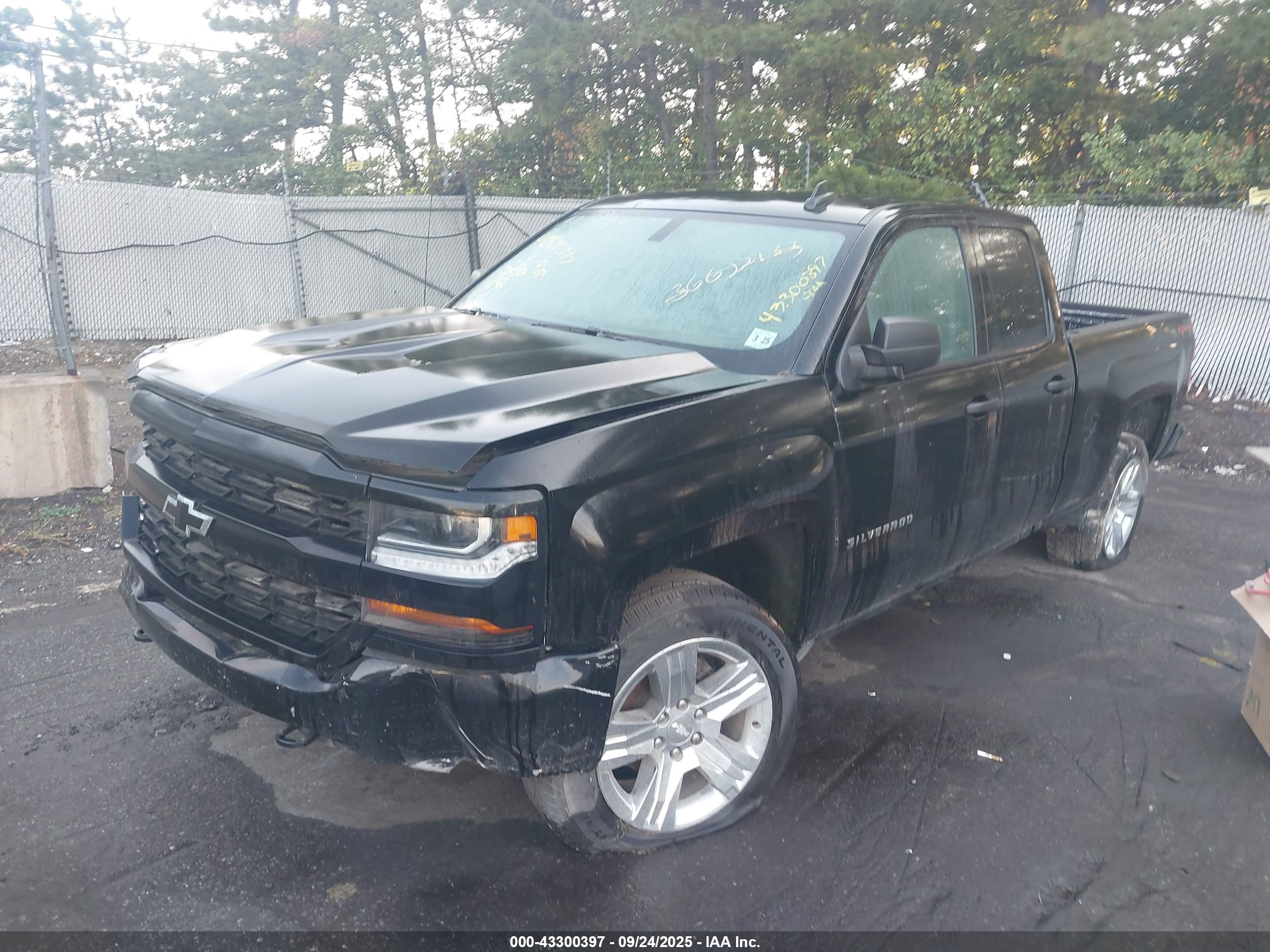 CHEVROLET SILVERADO image 2