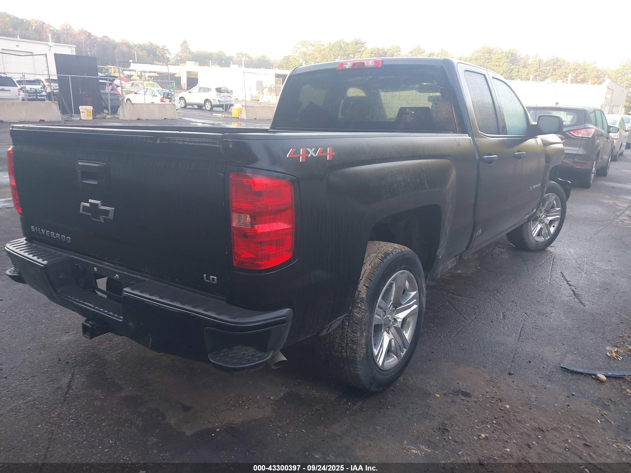 CHEVROLET SILVERADO image 4