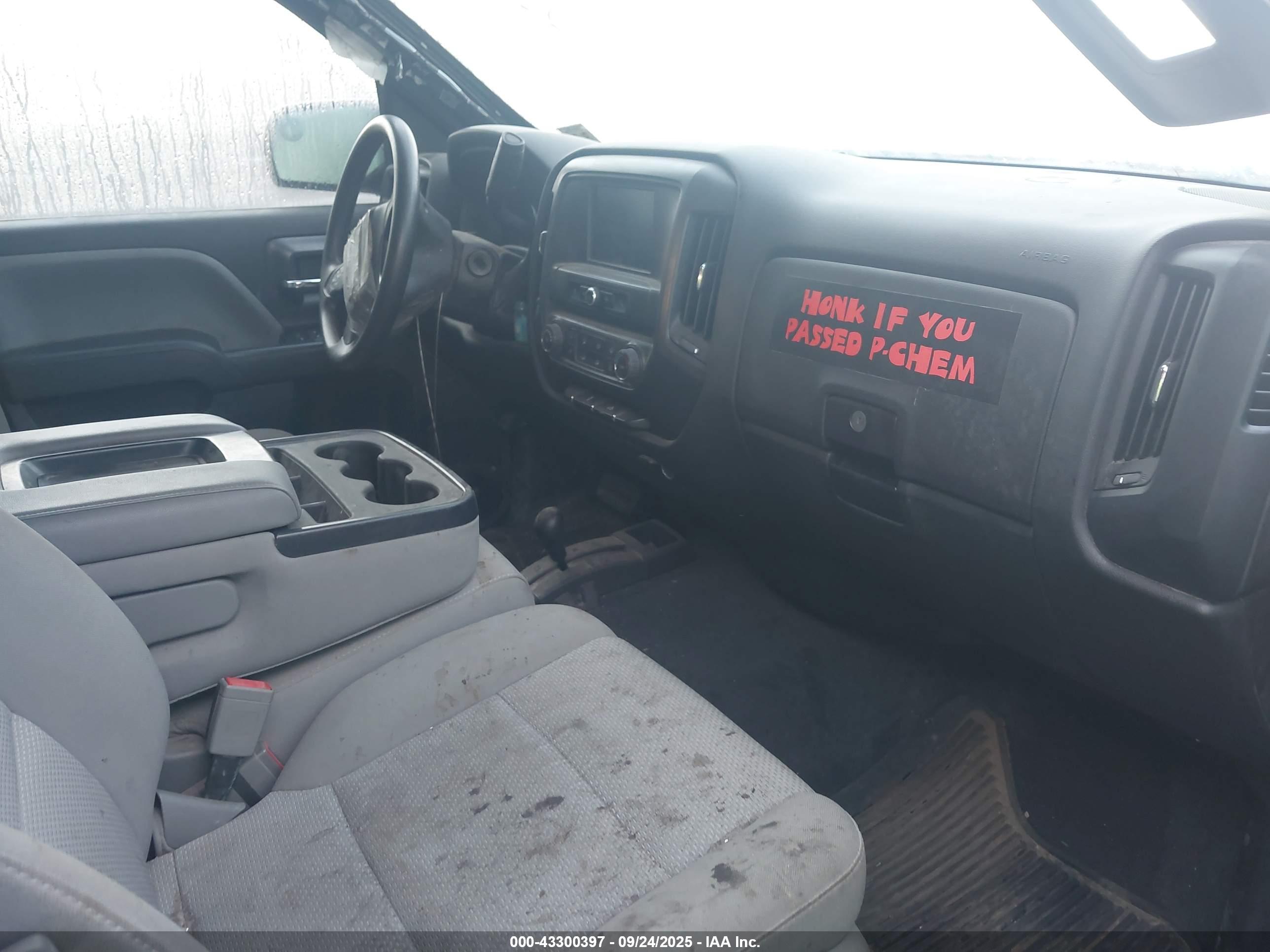 CHEVROLET SILVERADO image 5