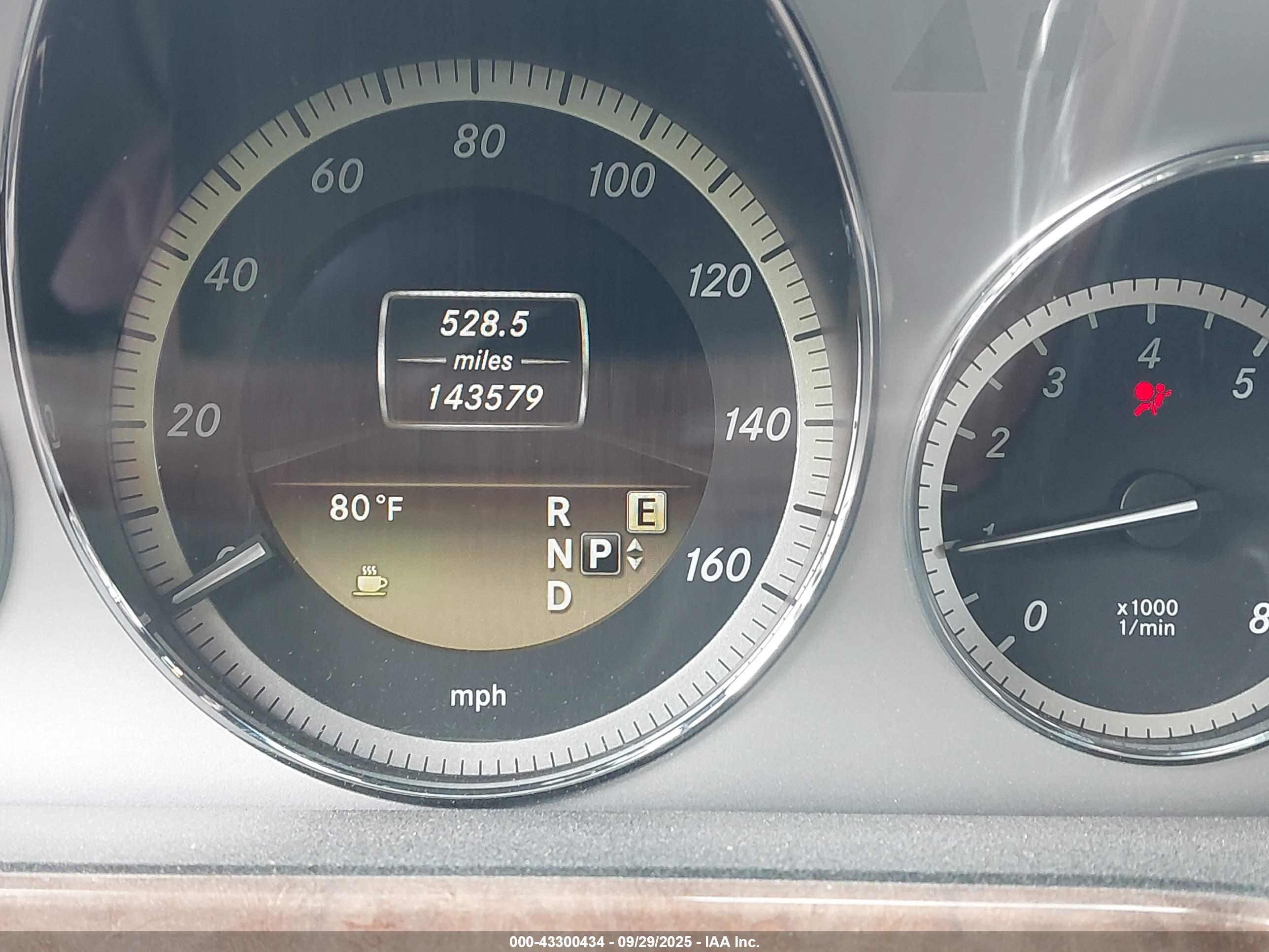 MERCEDES-BENZ E image 7