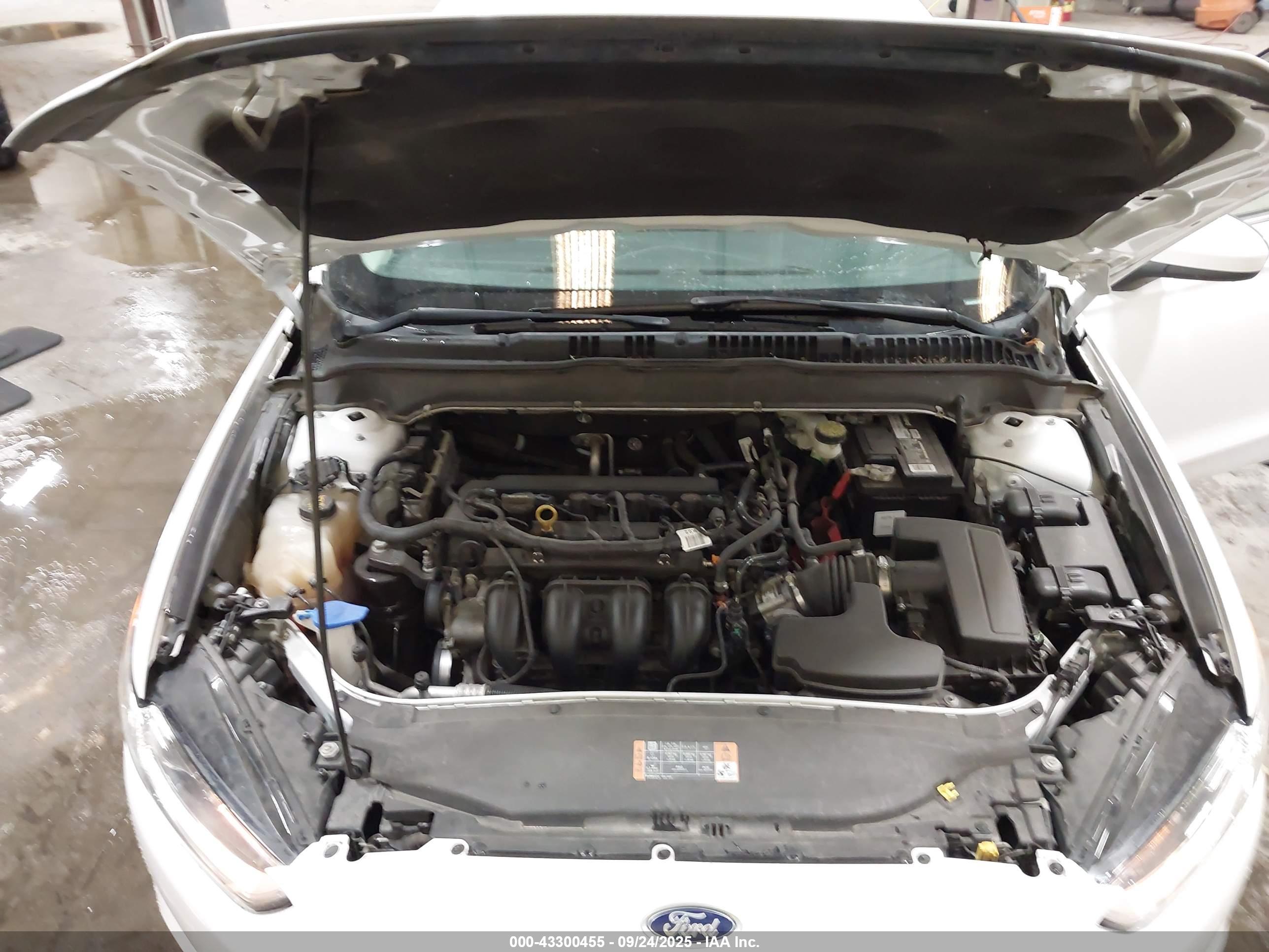 FORD FUSION image 10