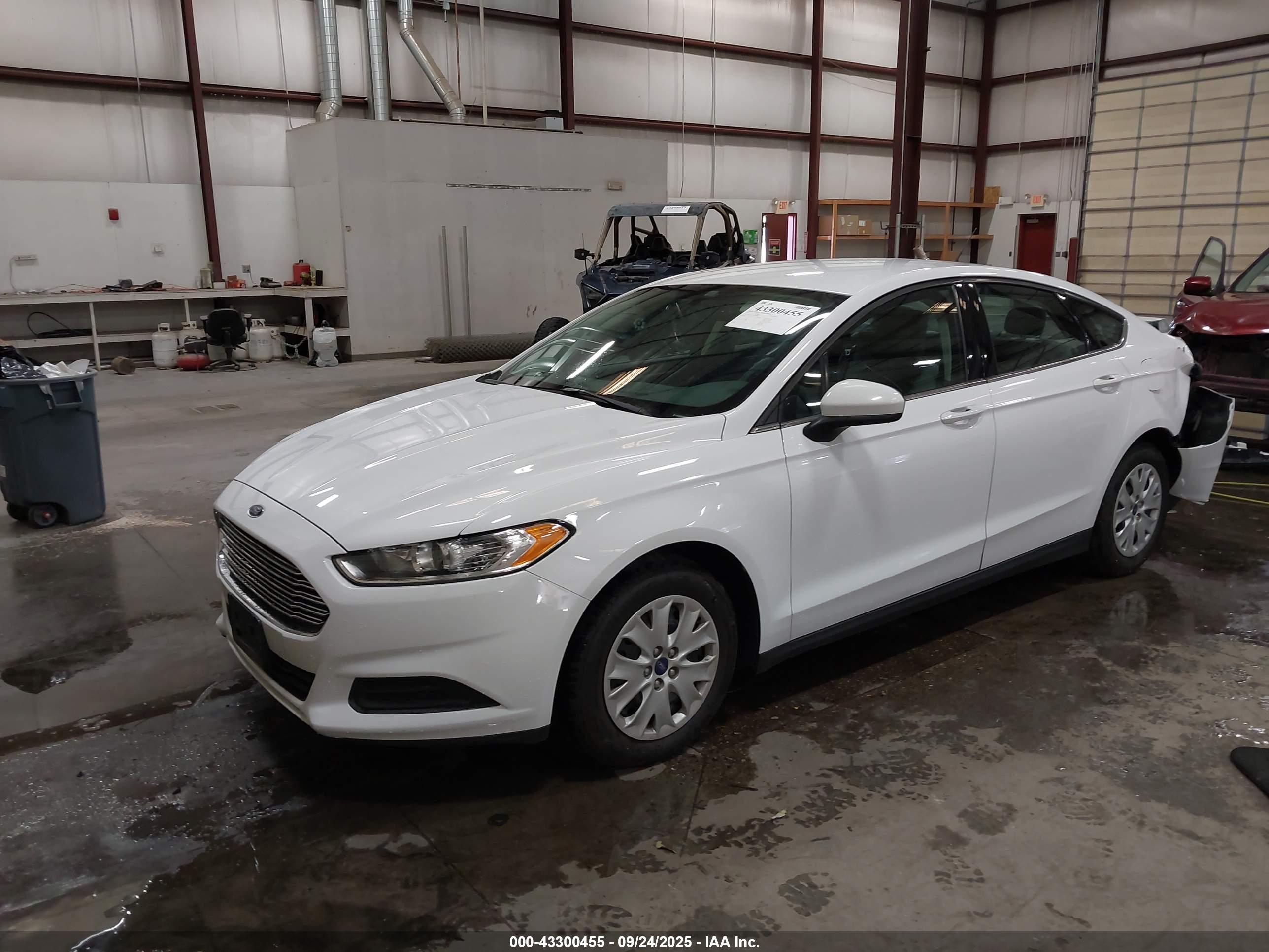 FORD FUSION image 2