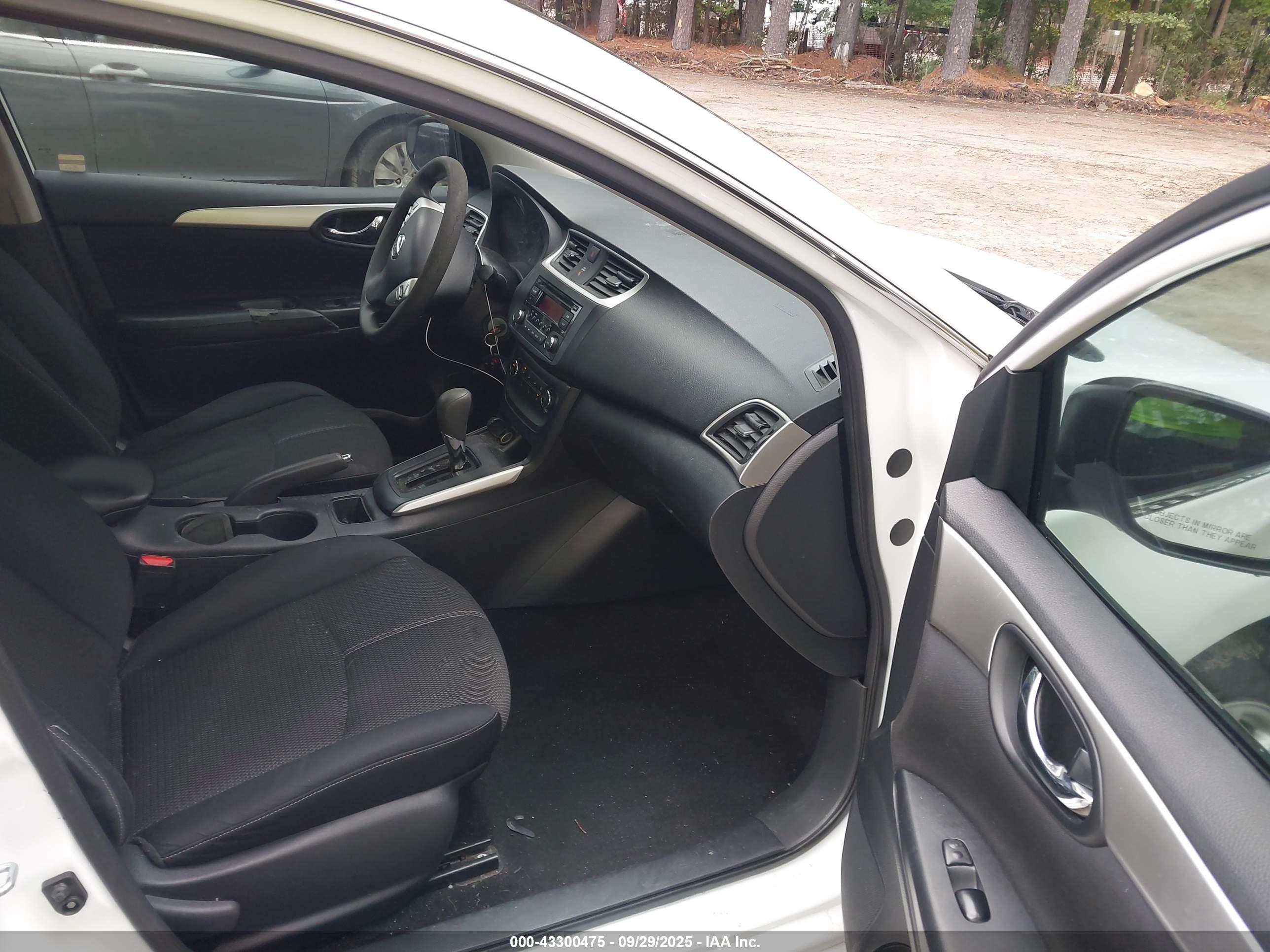 NISSAN SENTRA image 5