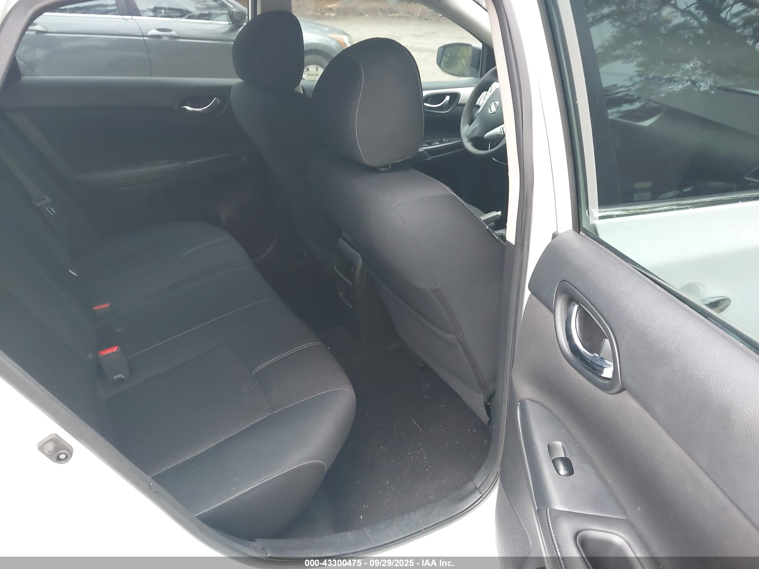 NISSAN SENTRA image 8