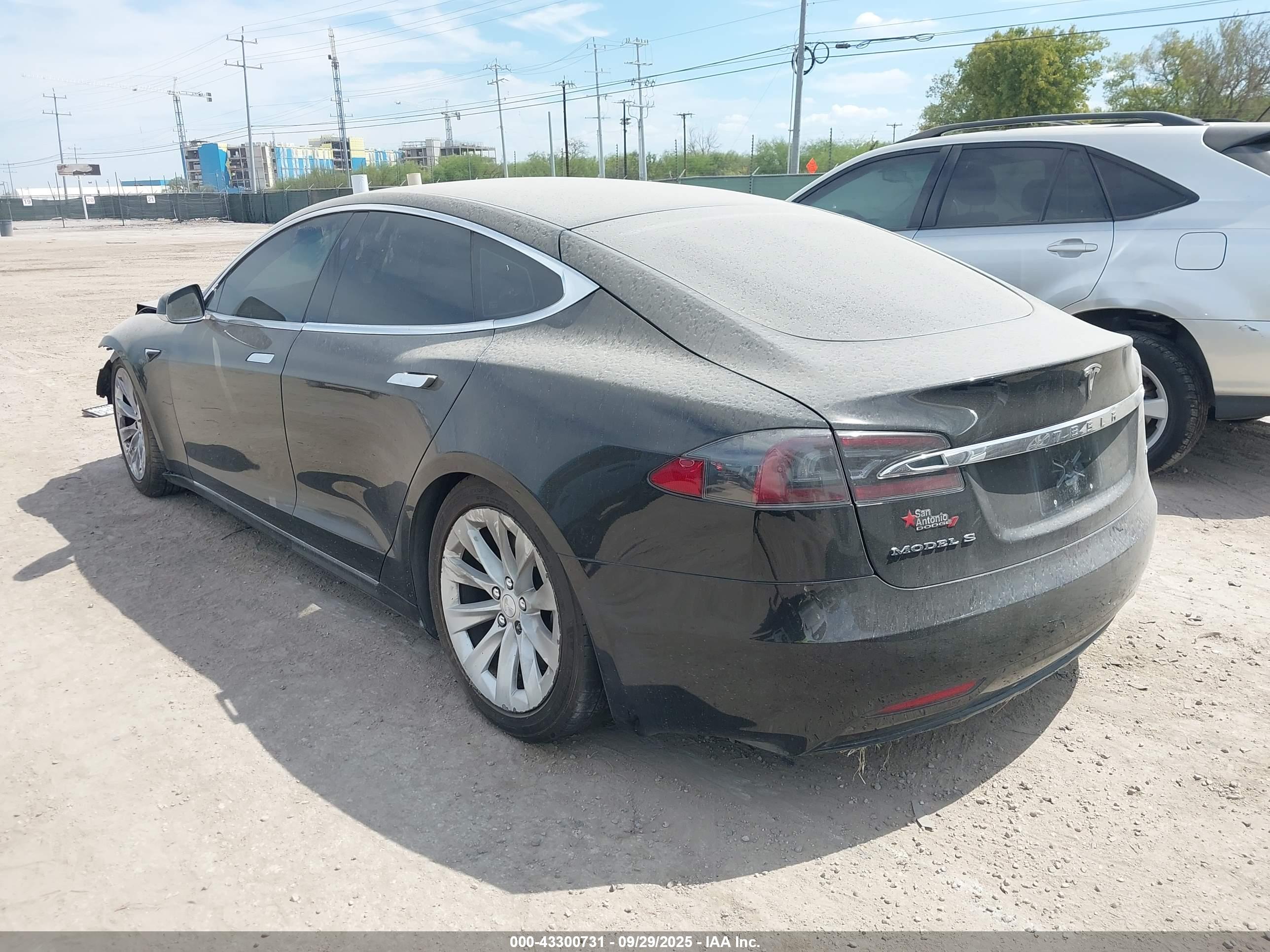 TESLA MODEL image 3