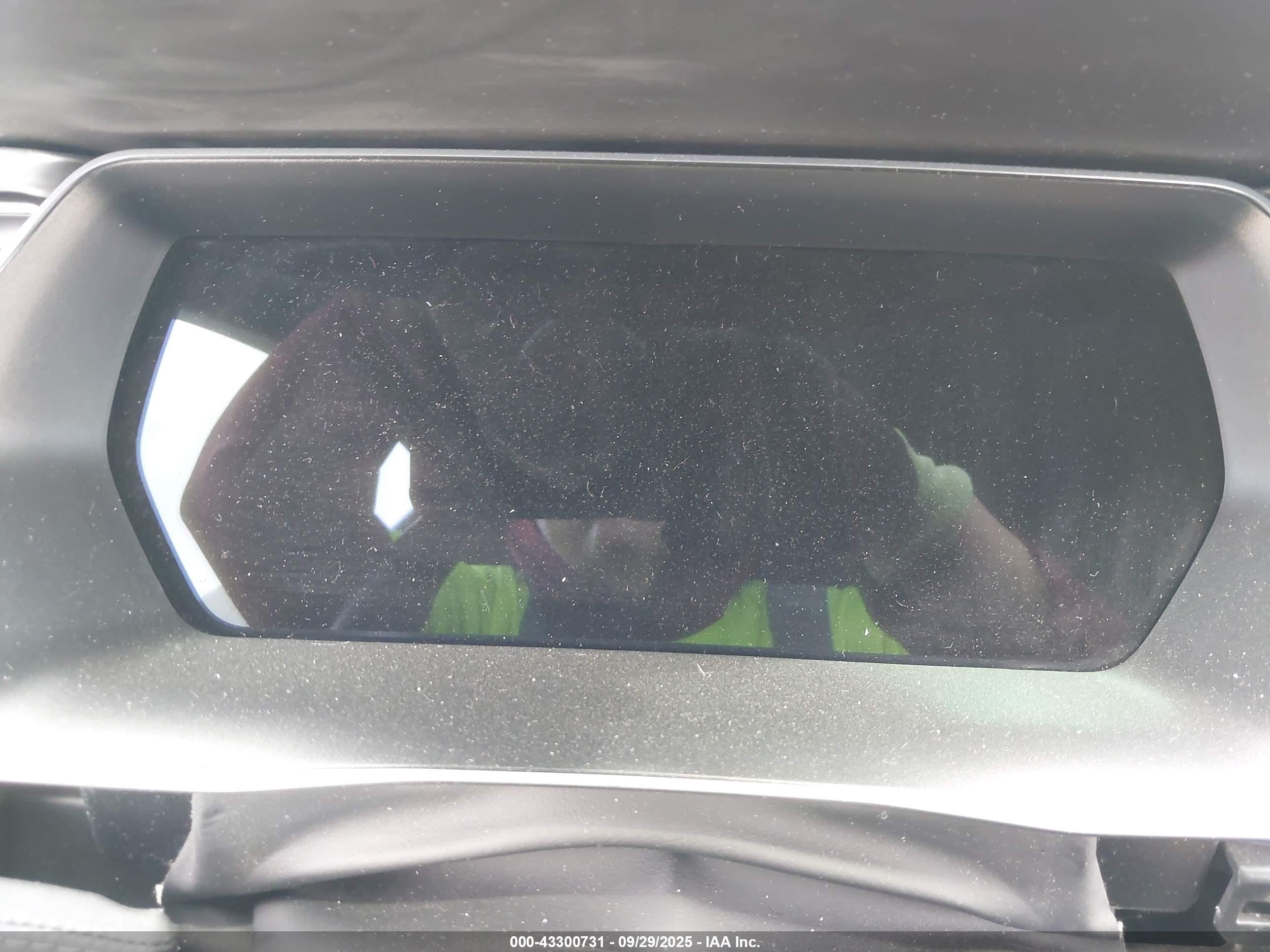 TESLA MODEL image 7