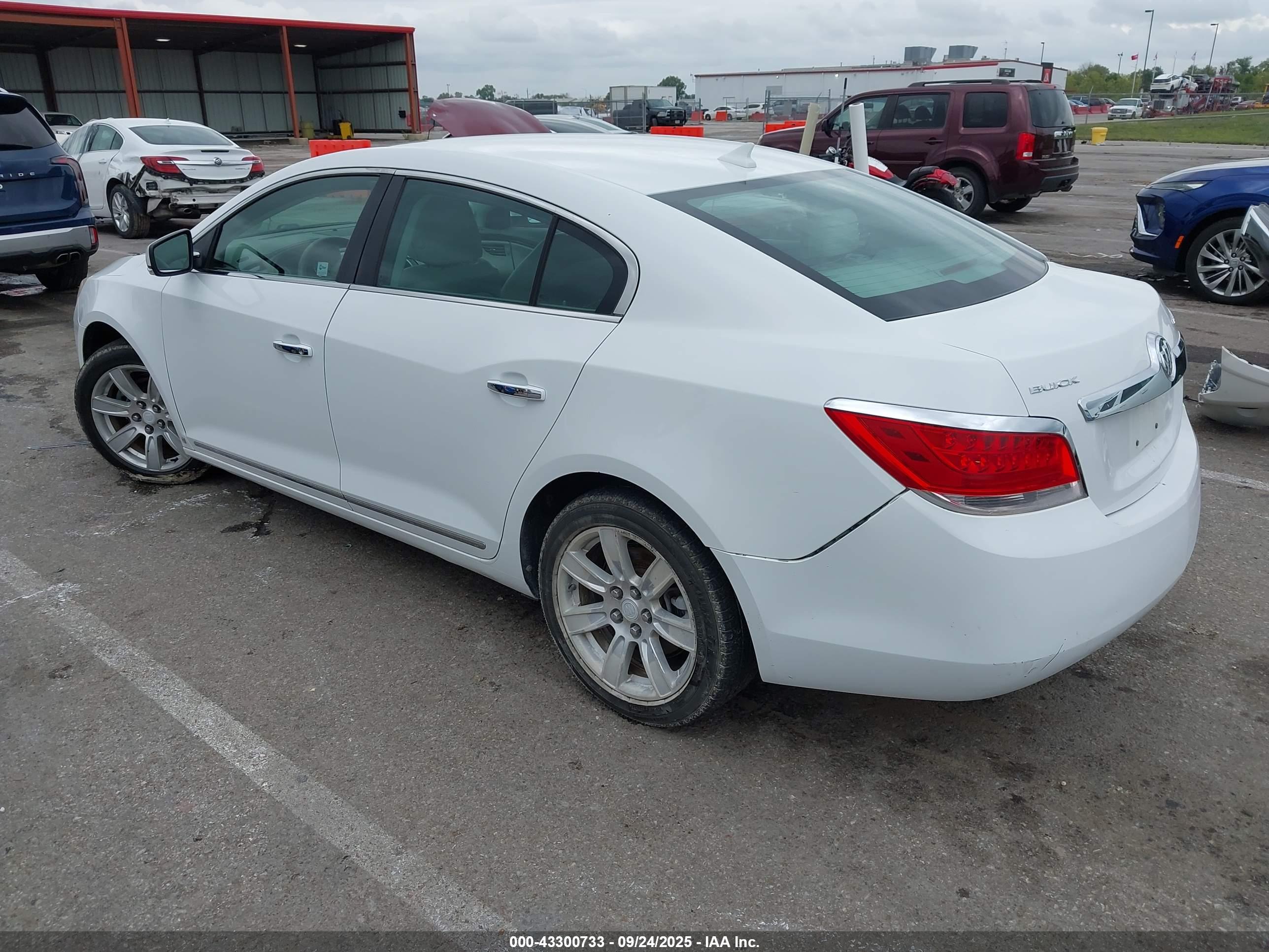 BUICK LACROSSE image 3
