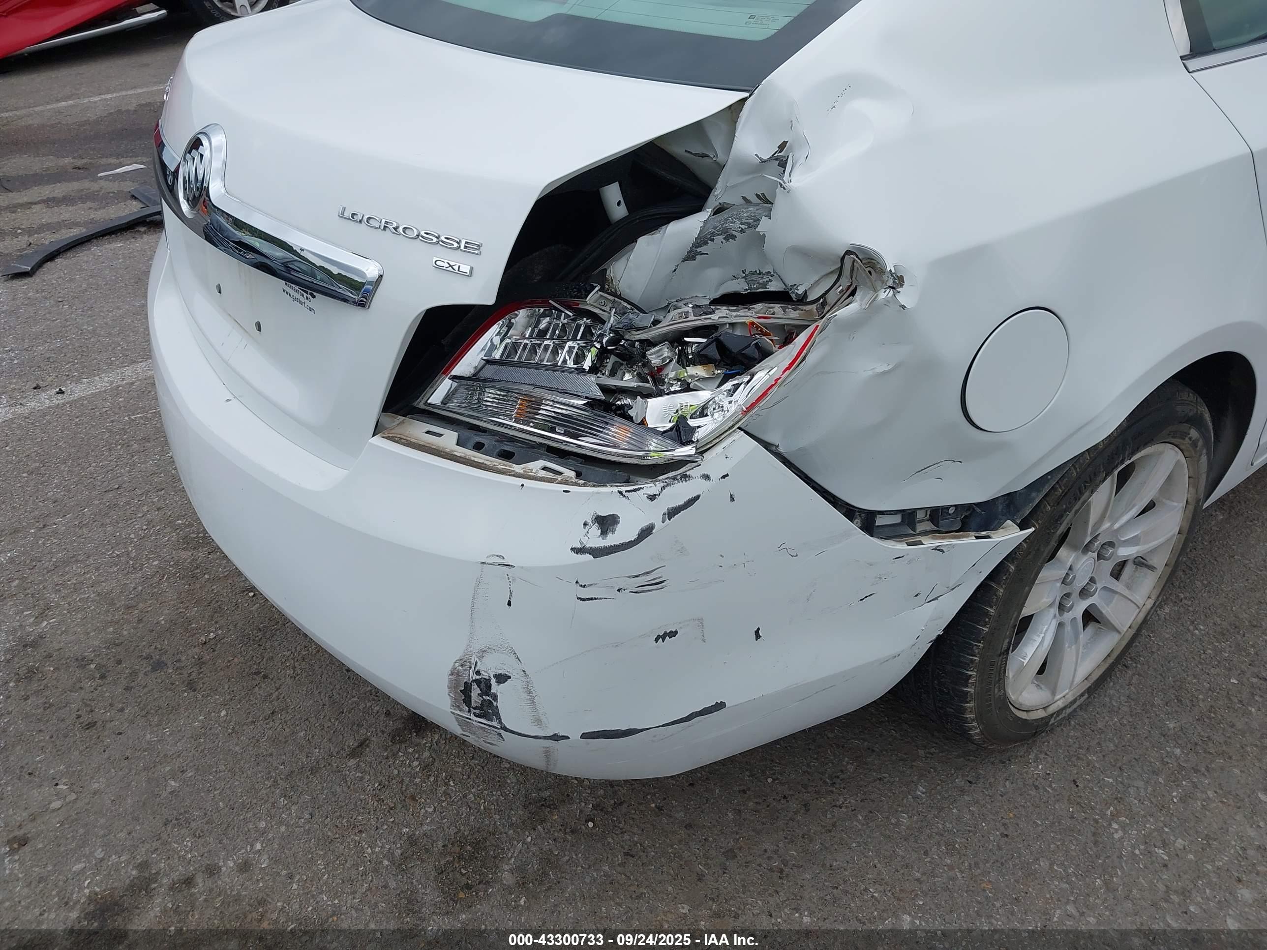 BUICK LACROSSE image 6