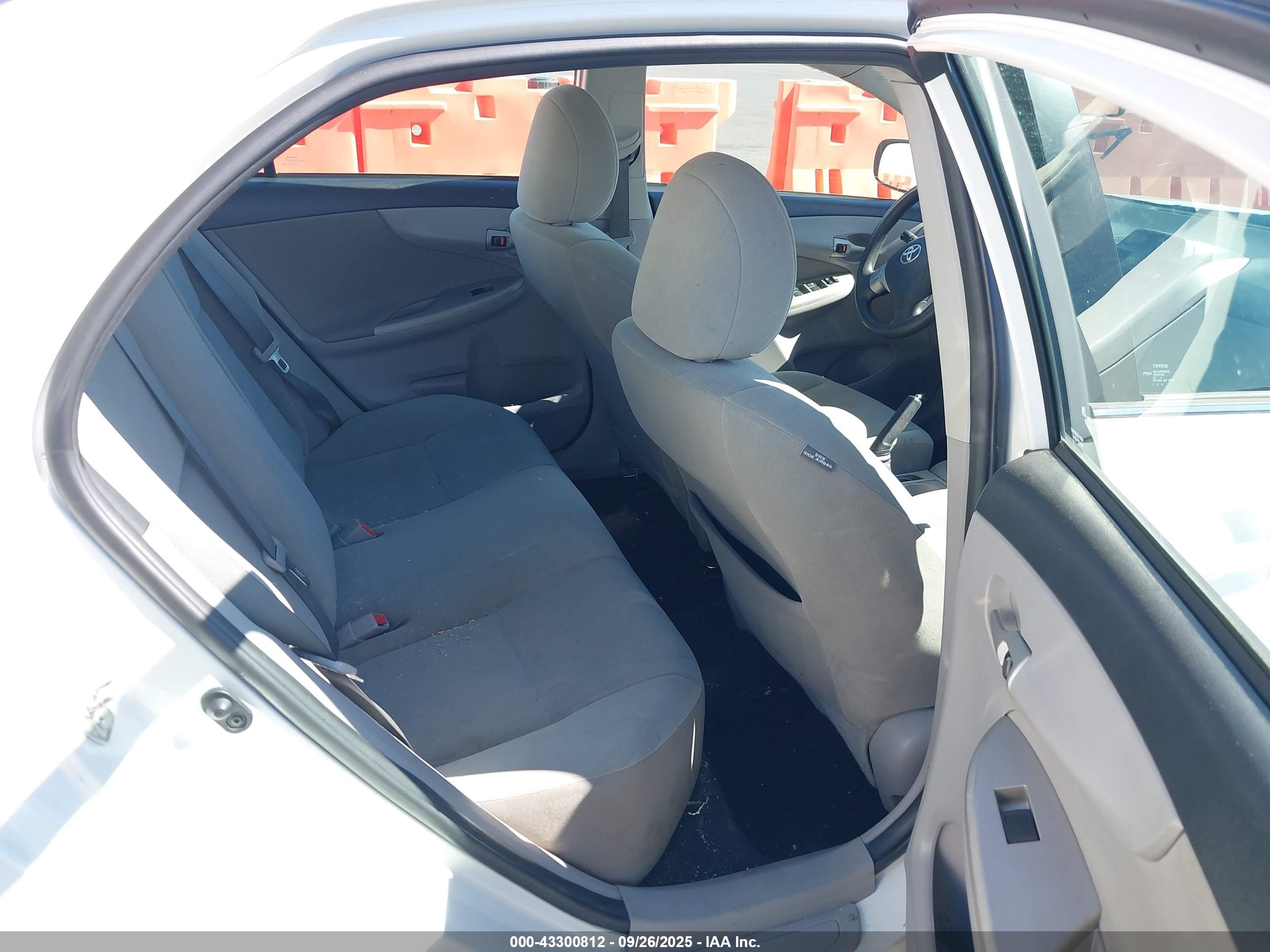 TOYOTA COROLLA image 8