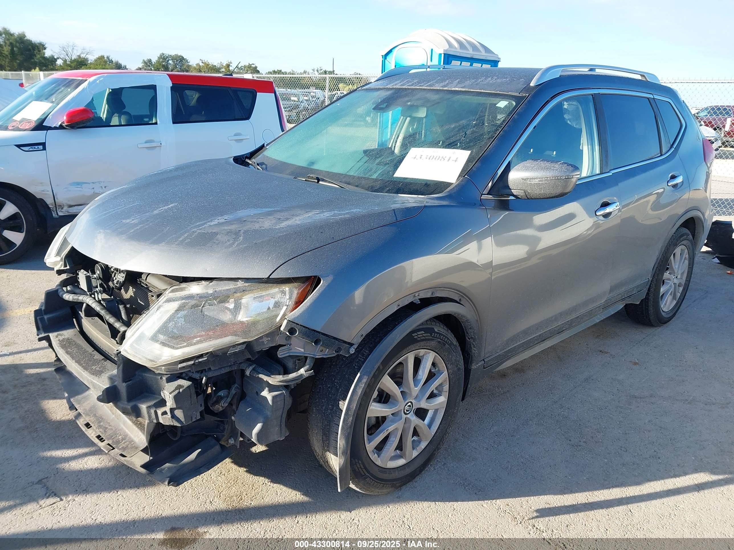 NISSAN ROGUE image 2