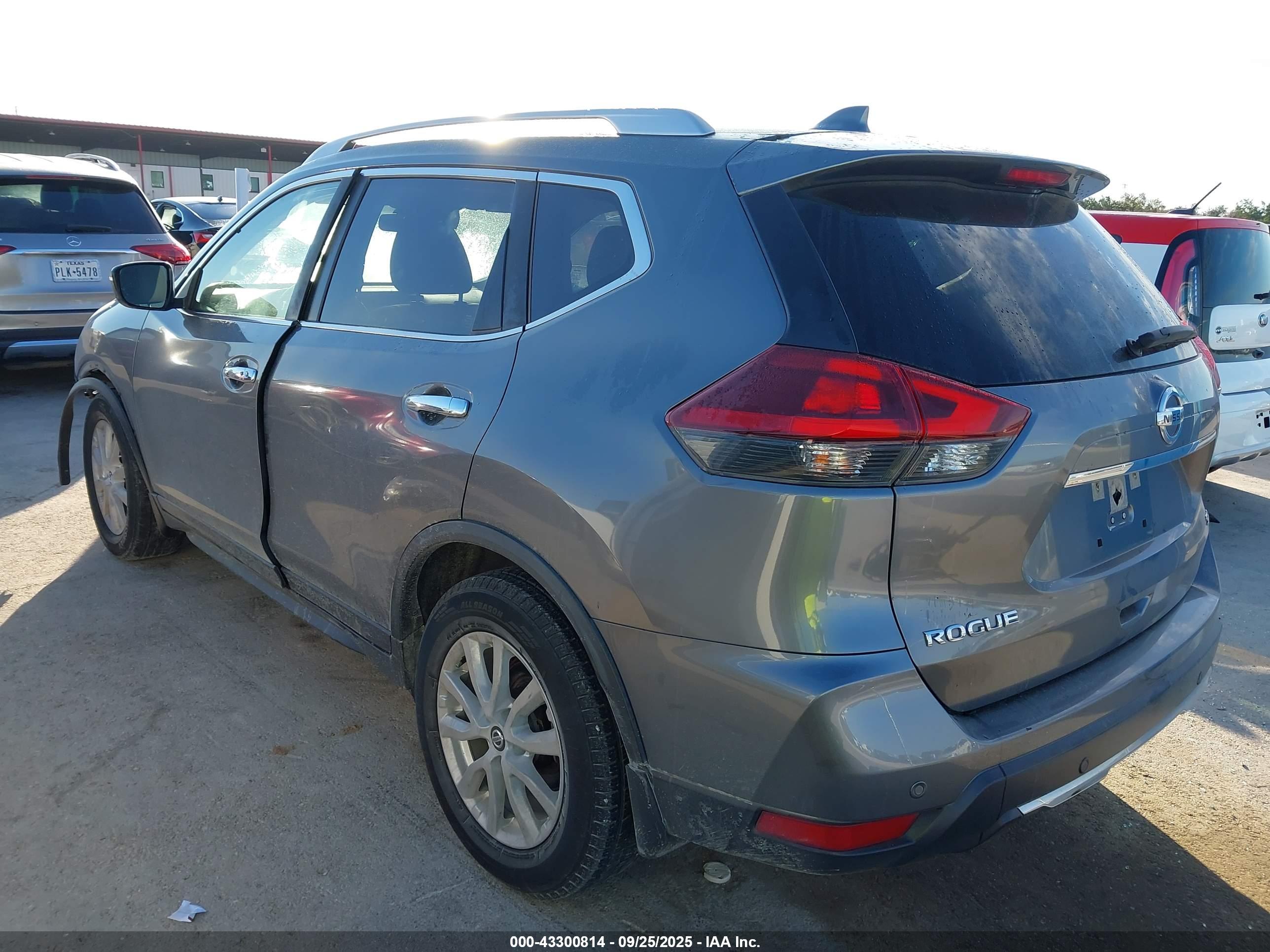 NISSAN ROGUE image 3