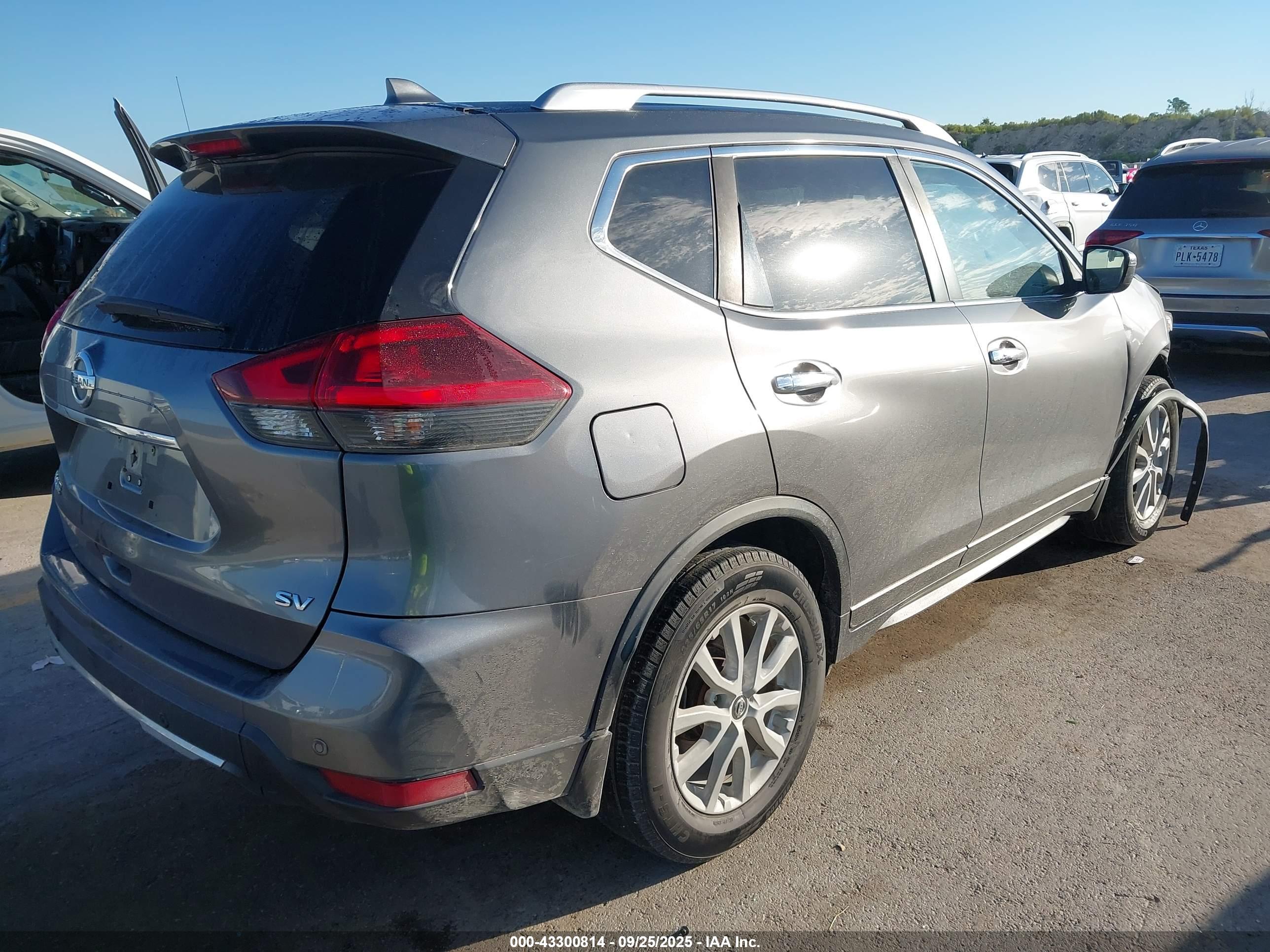 NISSAN ROGUE image 4