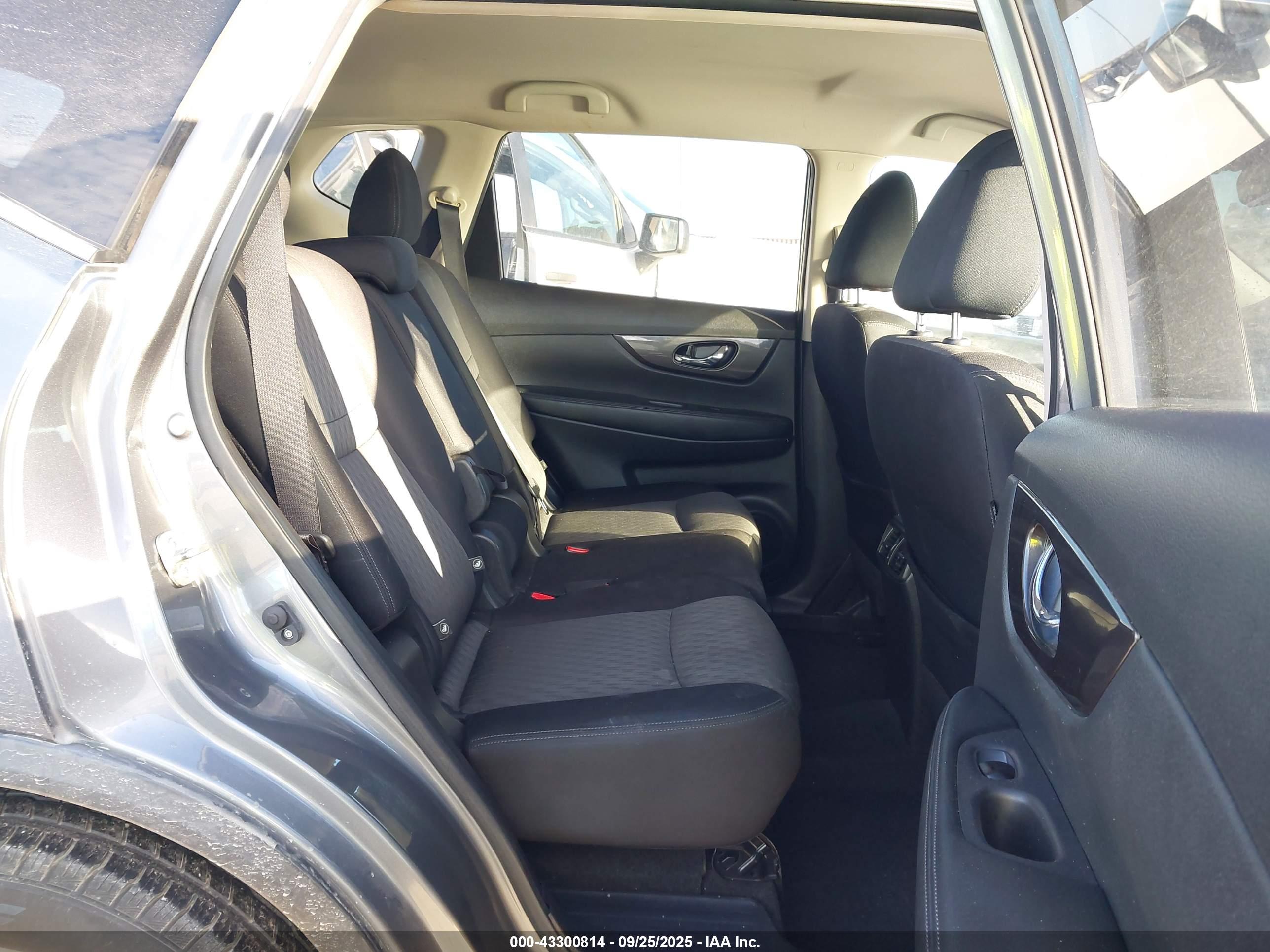 NISSAN ROGUE image 8
